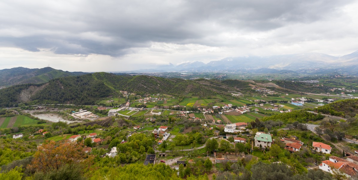 Vista de Petrela, Albania, 2014-04-17, DD 06