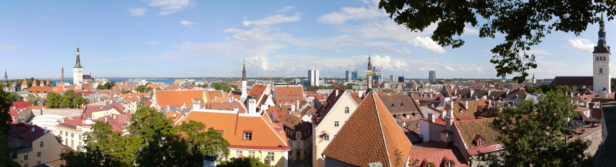 Vistas panorámicas desde Toompea, Tallinn, Estonia, 2012-08-05, DD 01-03 PAN