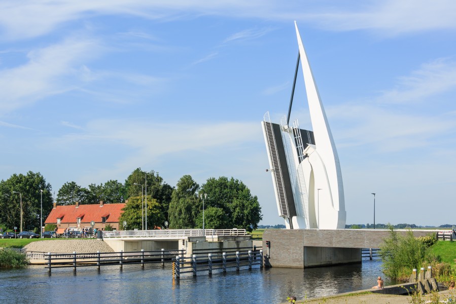 Vollenhove Netherlands Bridge-over-Vollenhoverkanaal-02