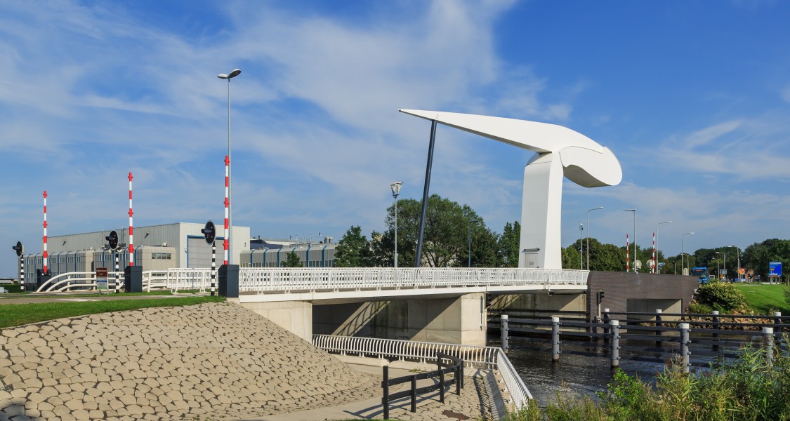 Vollenhove Netherlands Bridge-over-Vollenhoverkanaal-03