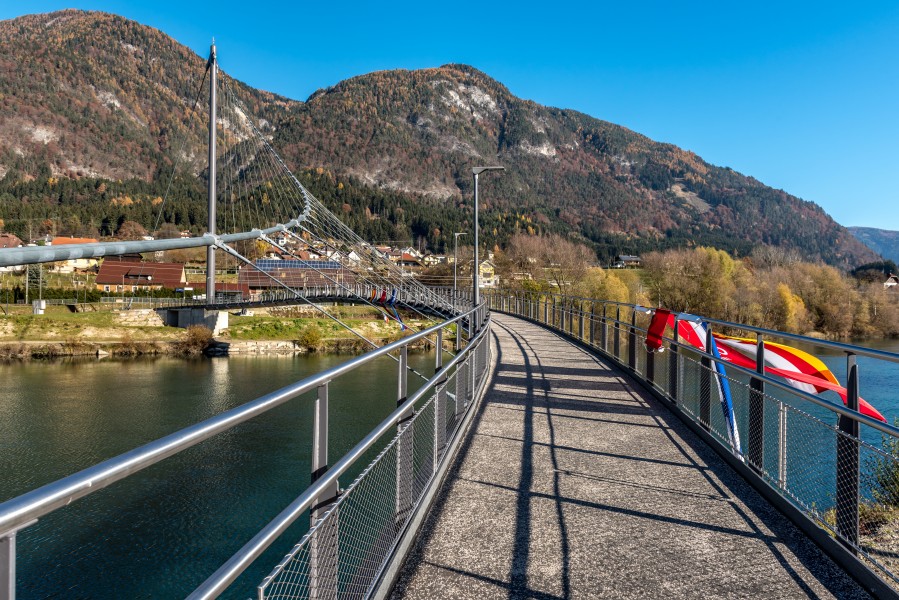 Weissenstein Puch Fussgaengerbrücke über Drau 08112015 8762