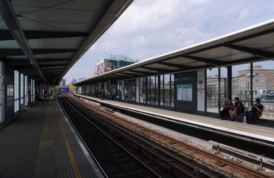 Westferry DLR station MMB 06