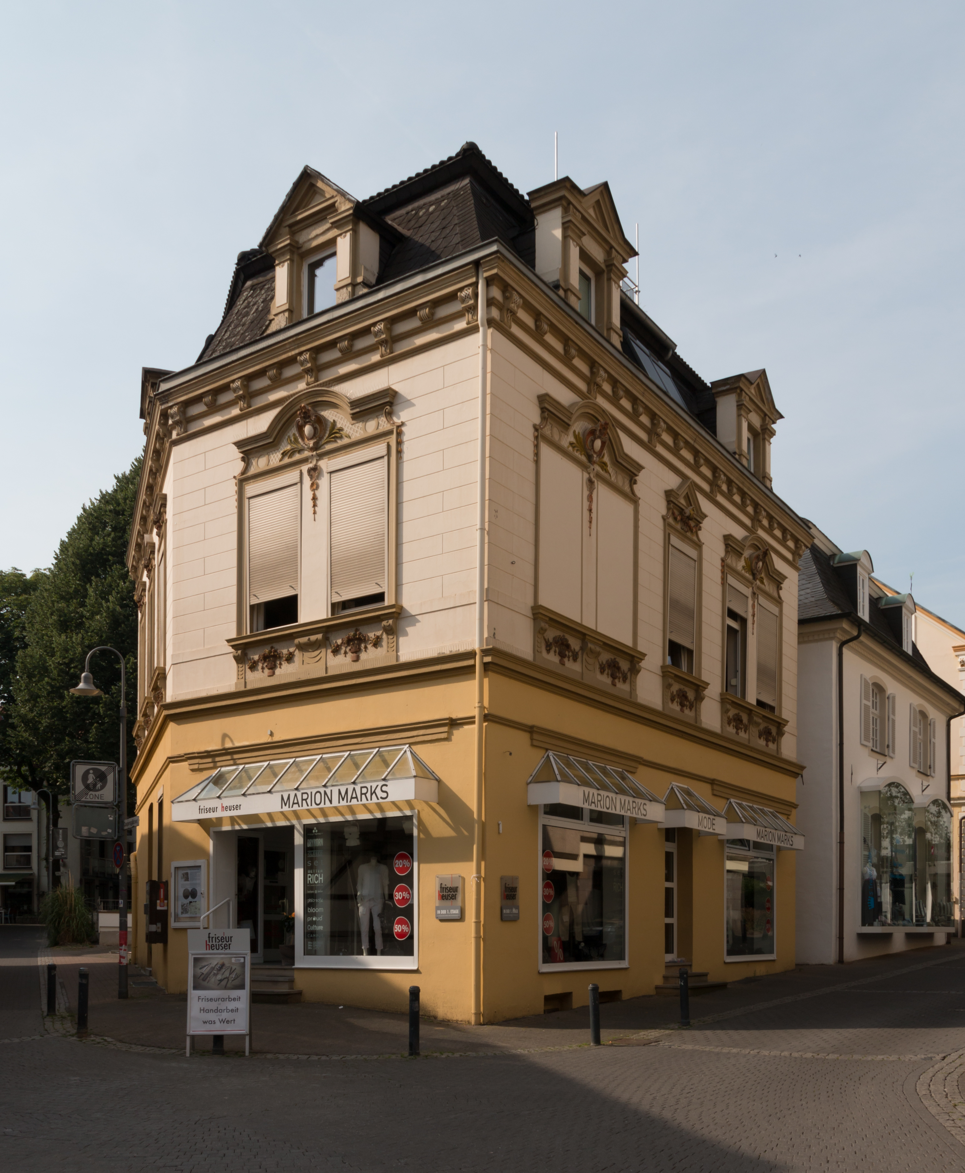 Recklinghausen, Geschäftshaus -- 2015 -- 7356