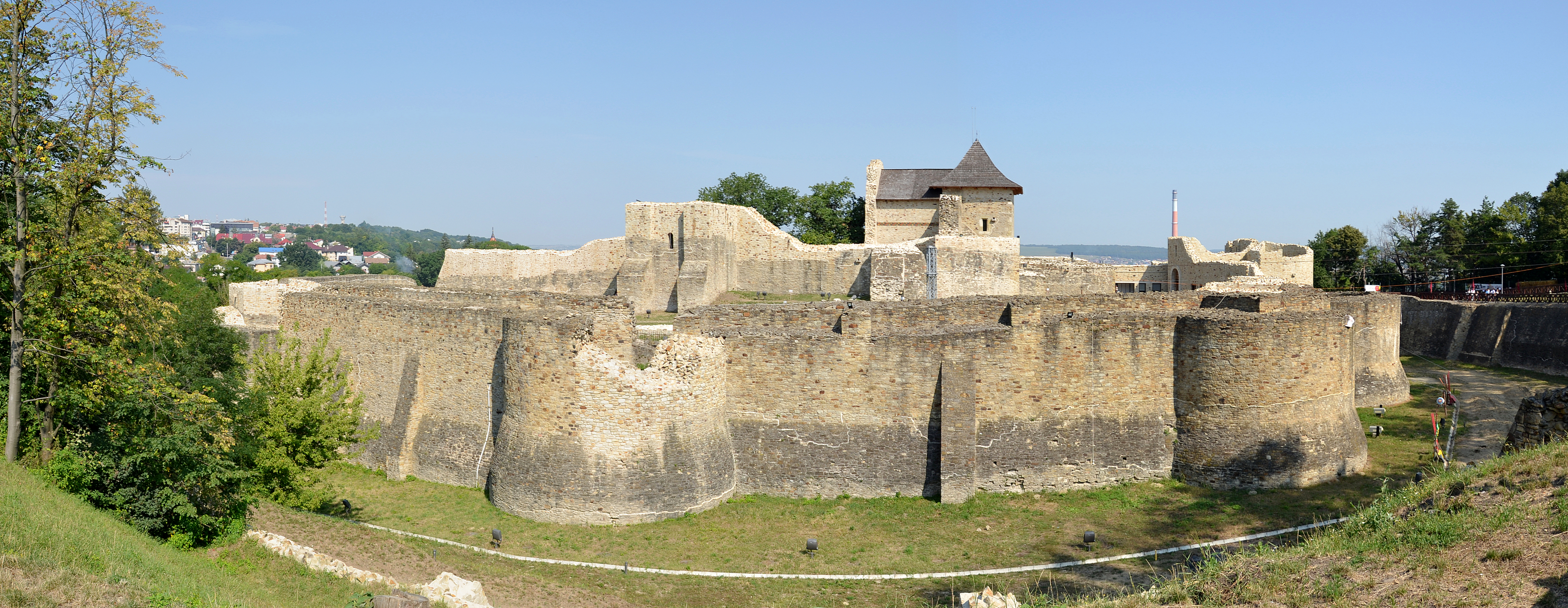Suceava fortress (by Pudelek)
