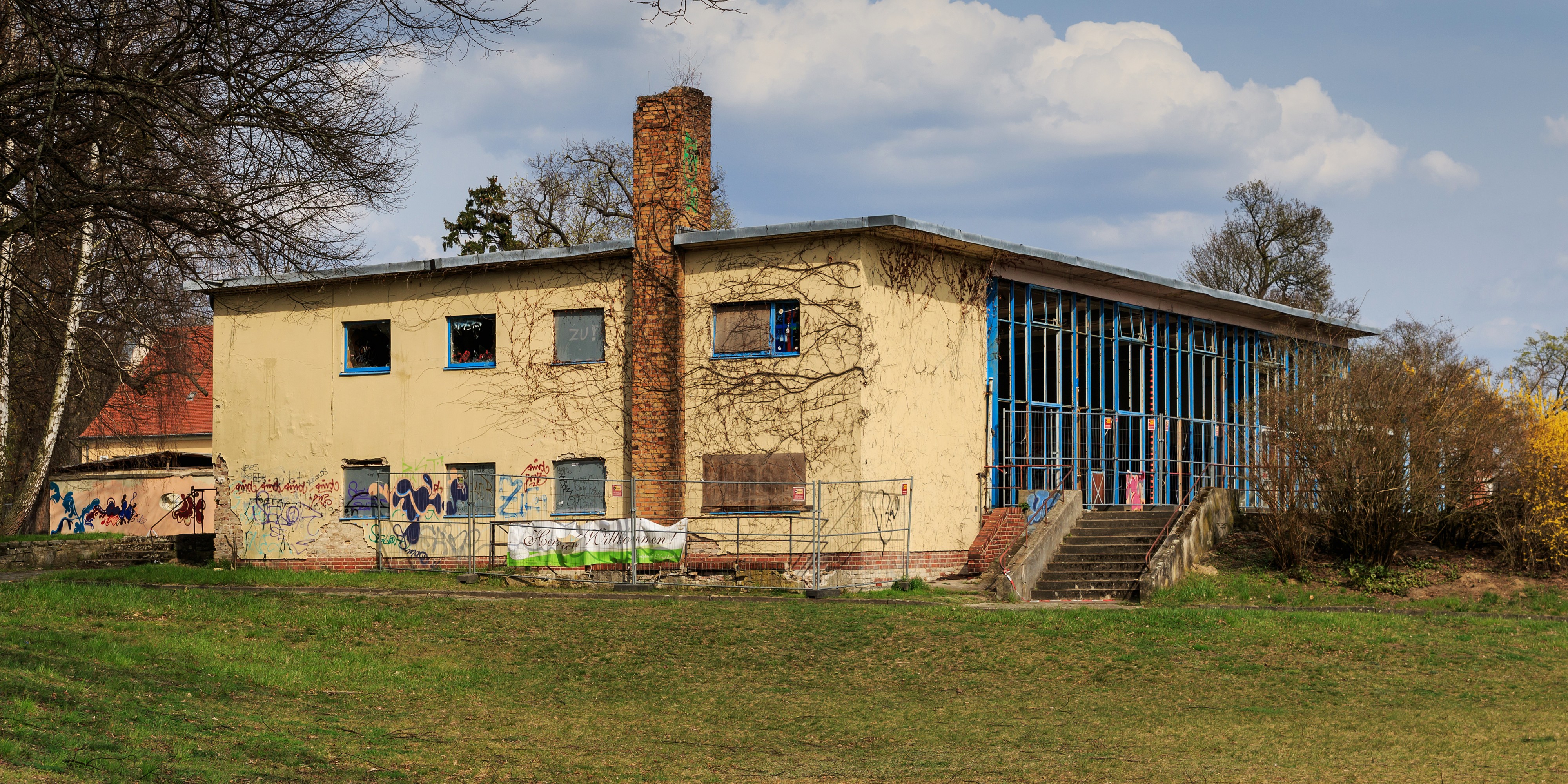 Berlin-Kladow Gutspark Neukladow Ruine 04-2015
