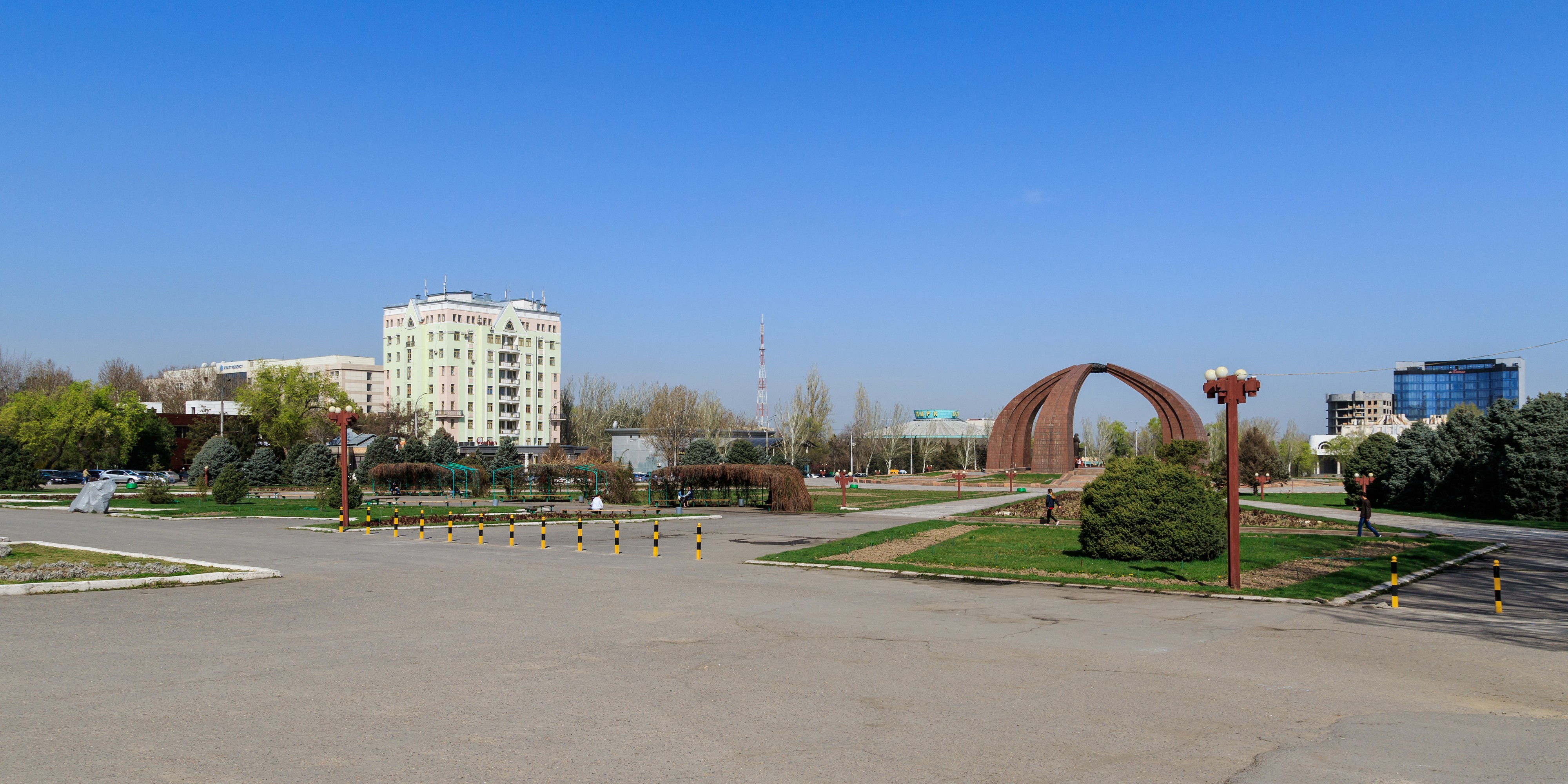Bishkek 03-2016 img01 Victory Square