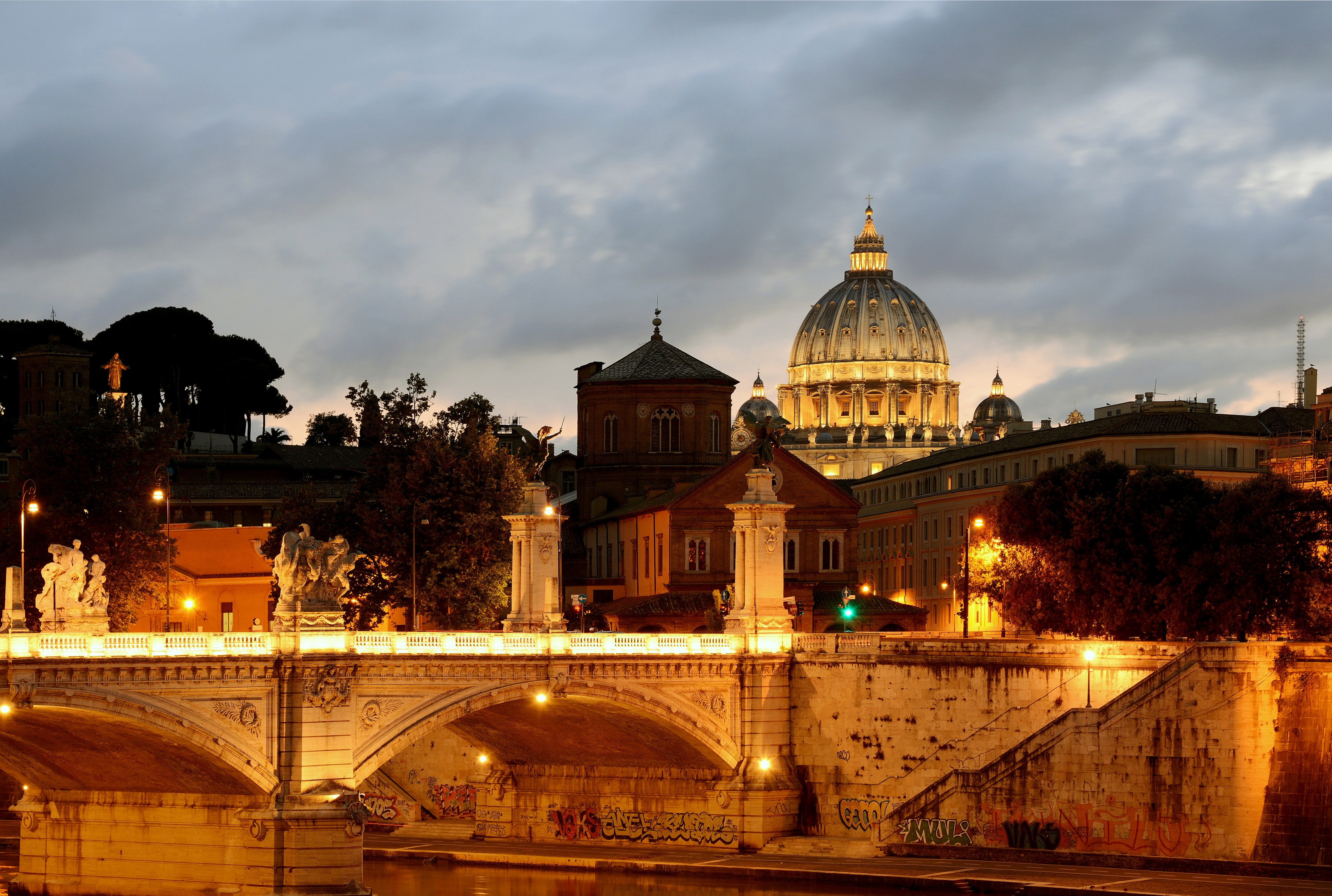 Bridge Vittorio Emanuele II at sunset