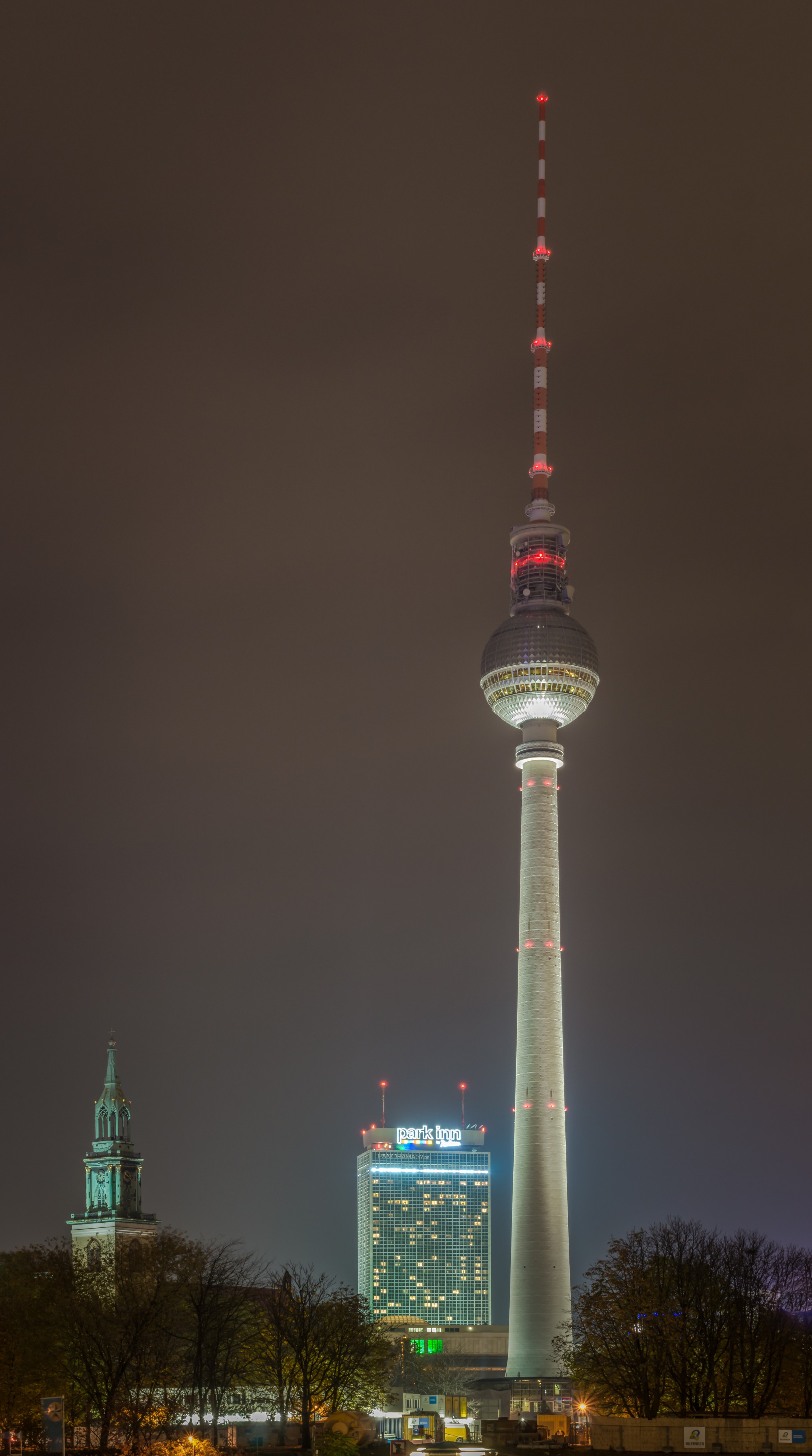 Fernsehturm Berlin at night (MK)