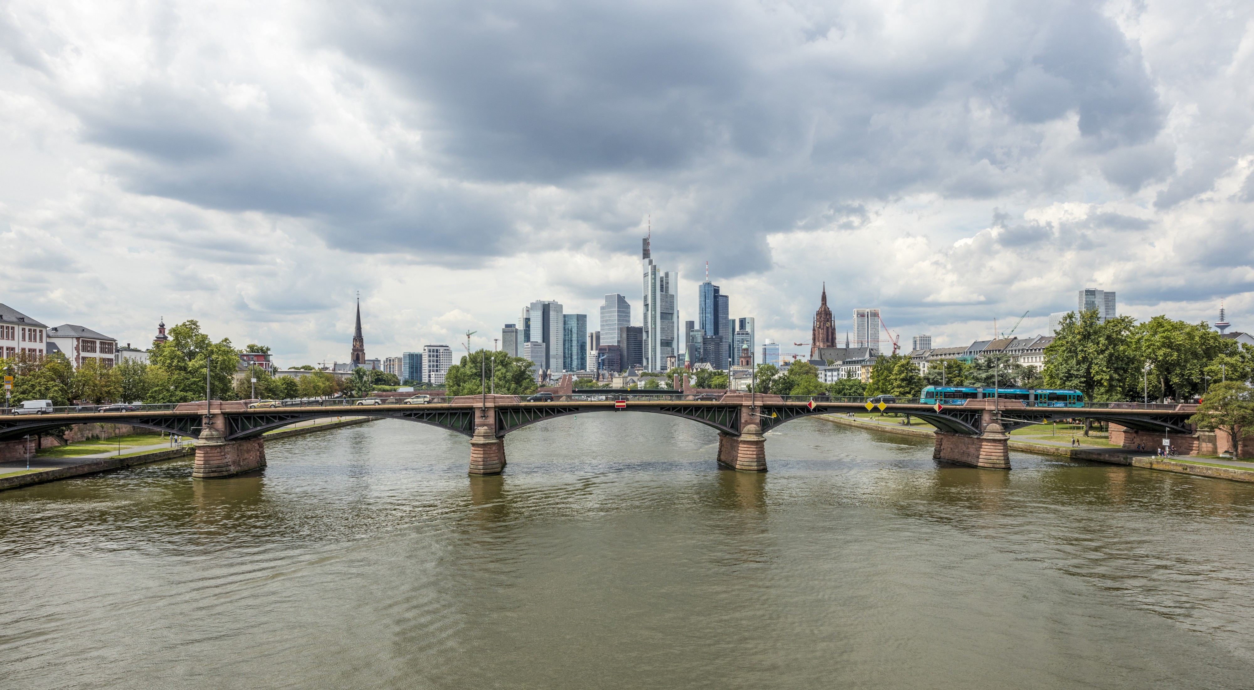 GER-2016-Frankfurt-Bridge 01 (Ignatz-Bubis-Brücke)