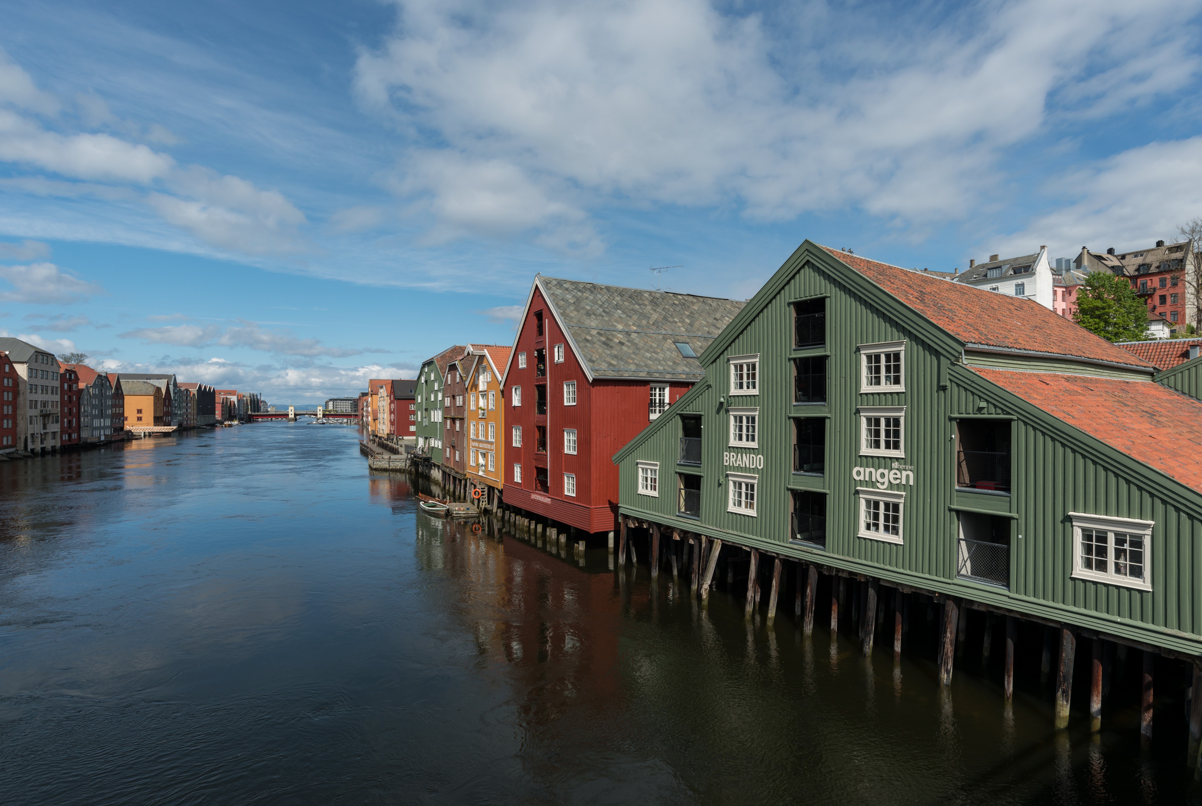 Houses on Nidelva Riverfront, Trondheim, West view 20150605 2