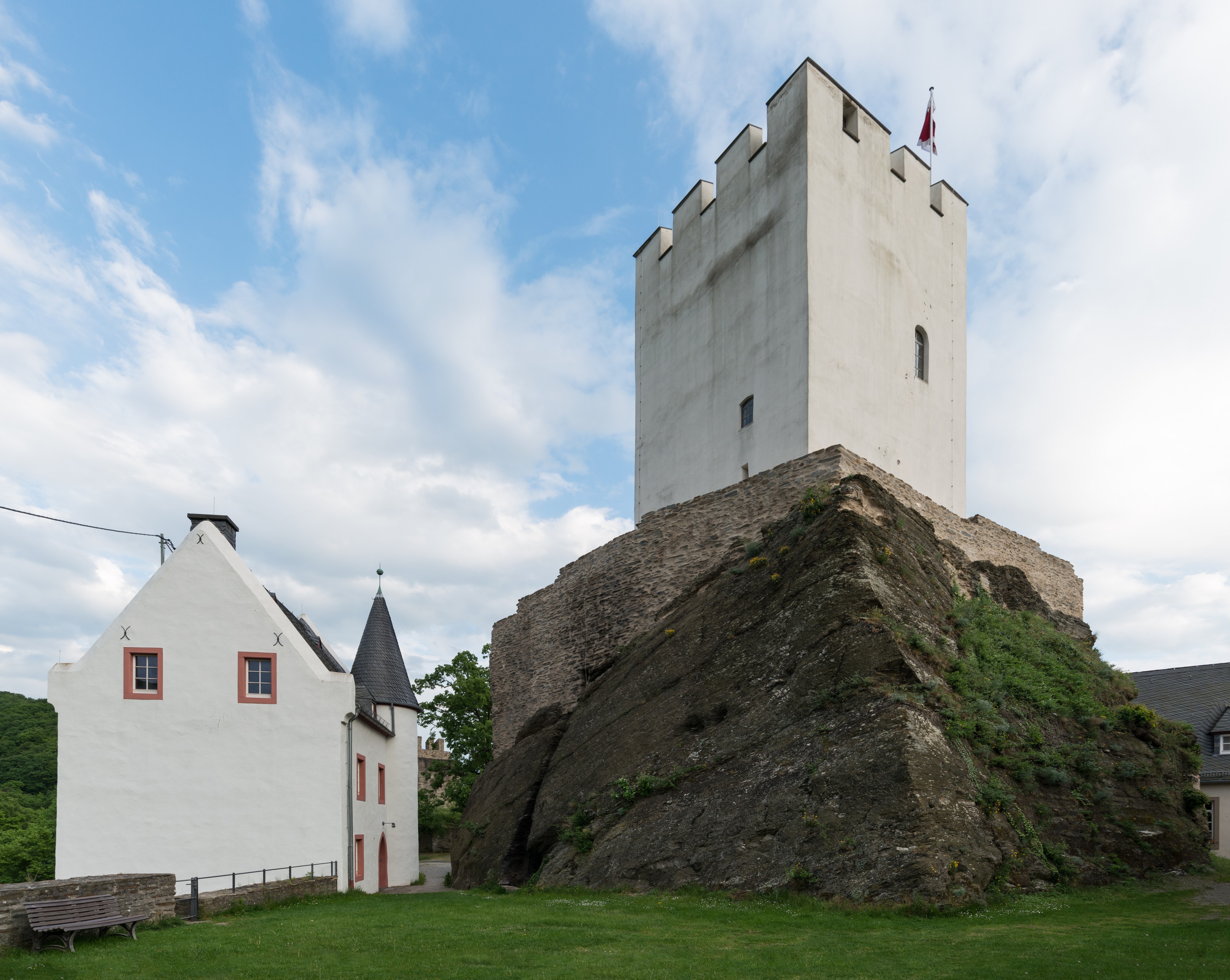 Keep and women's house, Sterrenberg Castle, Northwest view 20150513 2