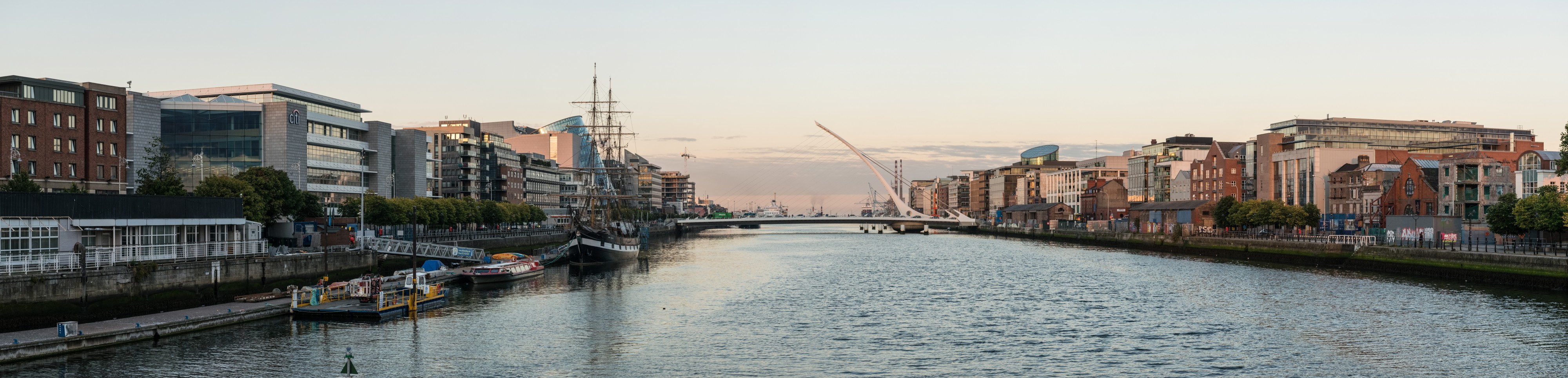 Panoramic View of River Liffey and Samuel Beckett Bridge, Dublin 20150807 1