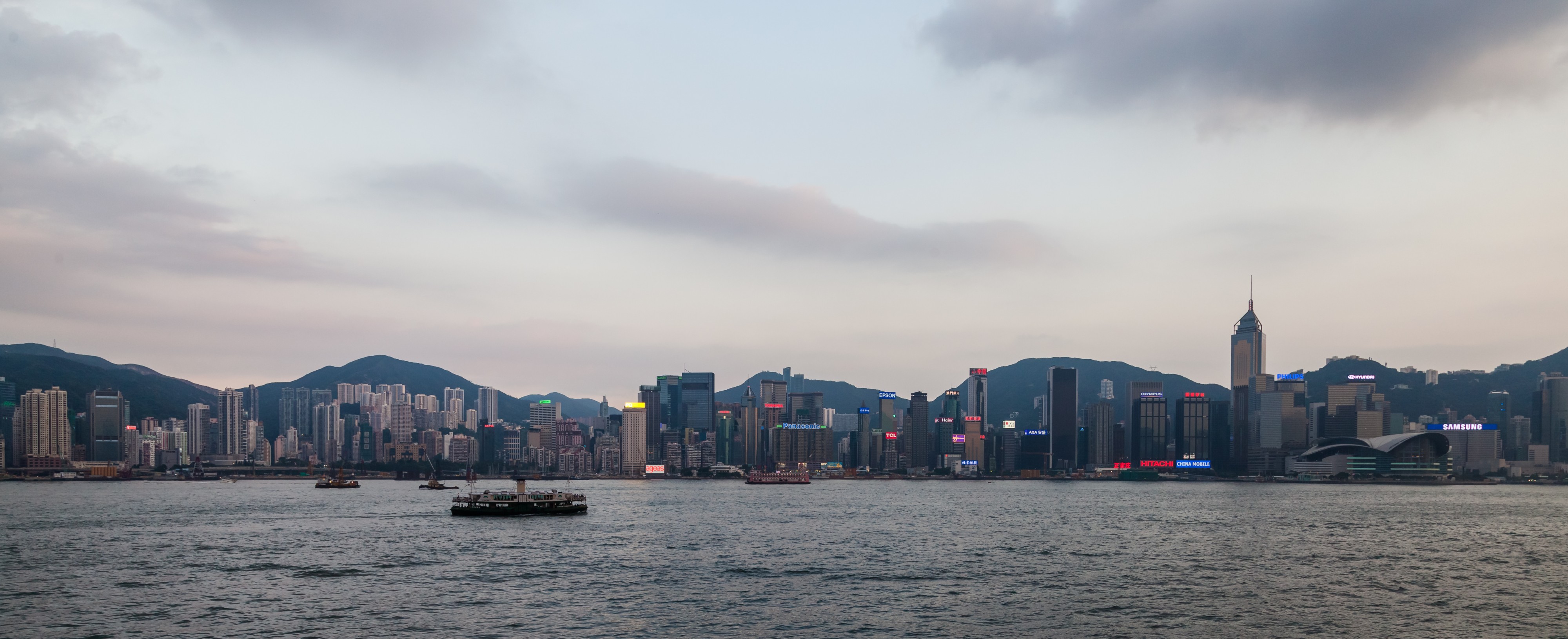Vista del Puerto de Victoria desde Kowloon, Hong Kong, 2013-08-11, DD 02