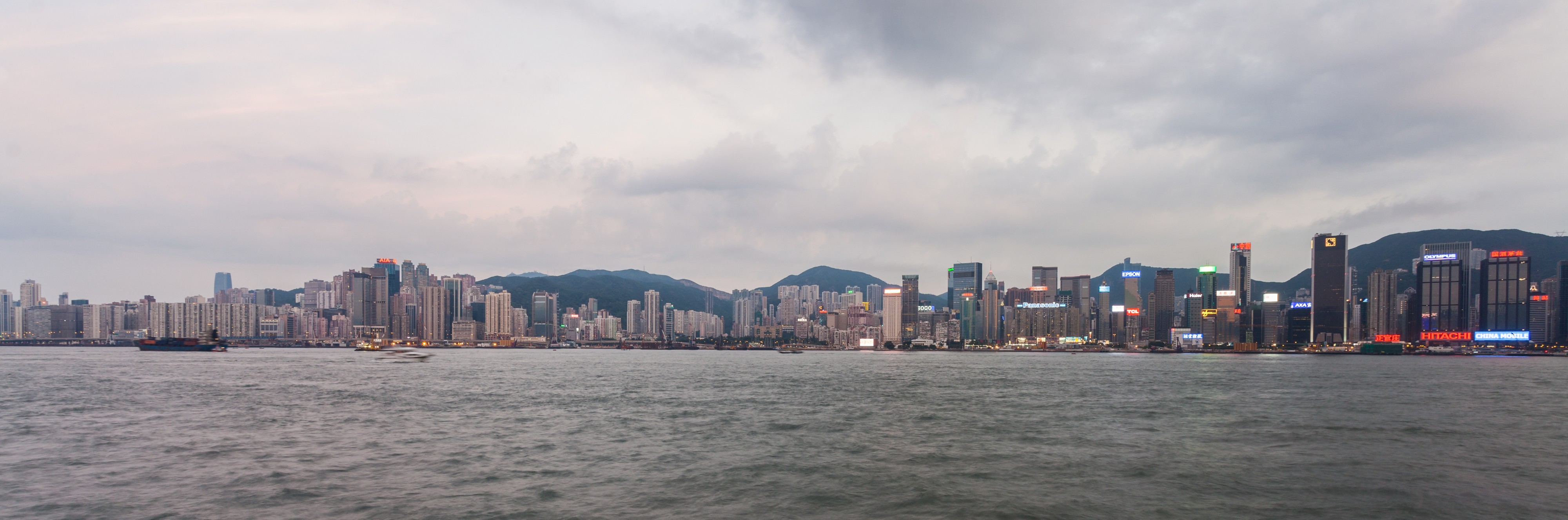 Vista del Puerto de Victoria desde Kowloon, Hong Kong, 2013-08-11, DD 04