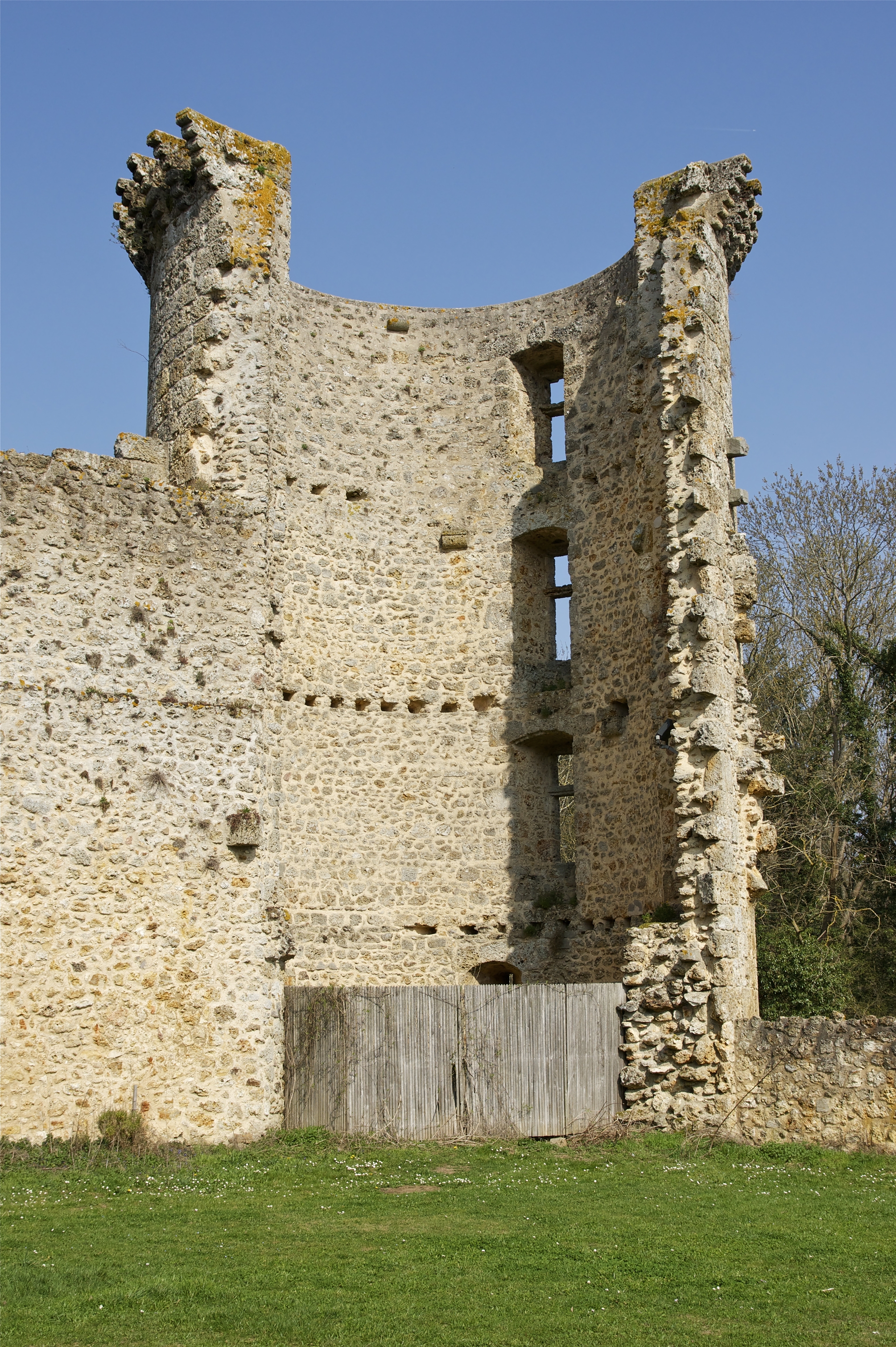 Tour ruinée château Madeleine Chevreuse 1