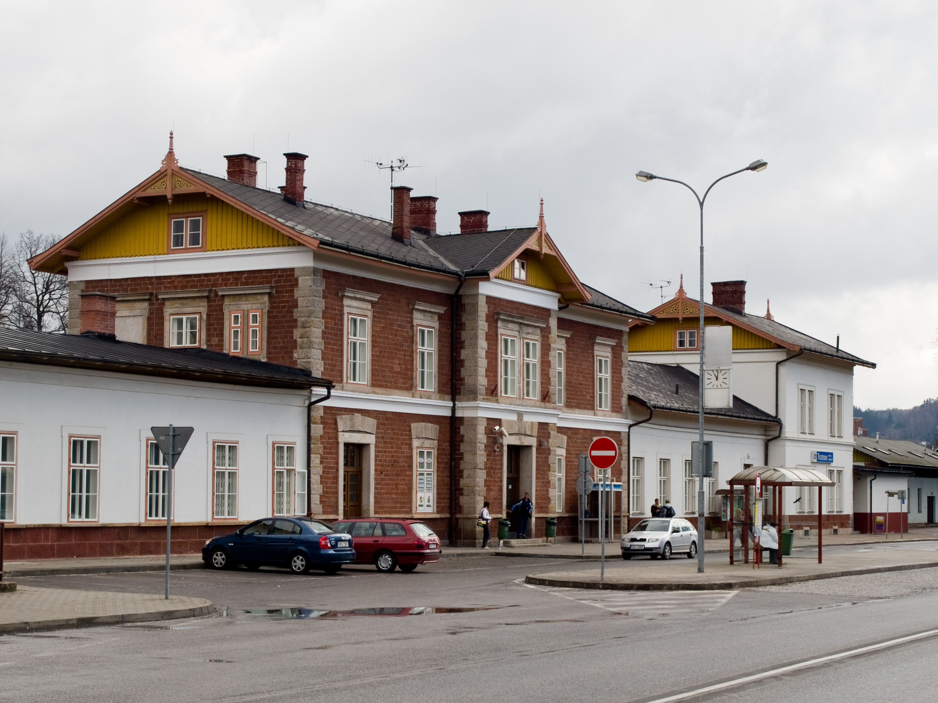 Trutnov, hlavní nádraží, budova