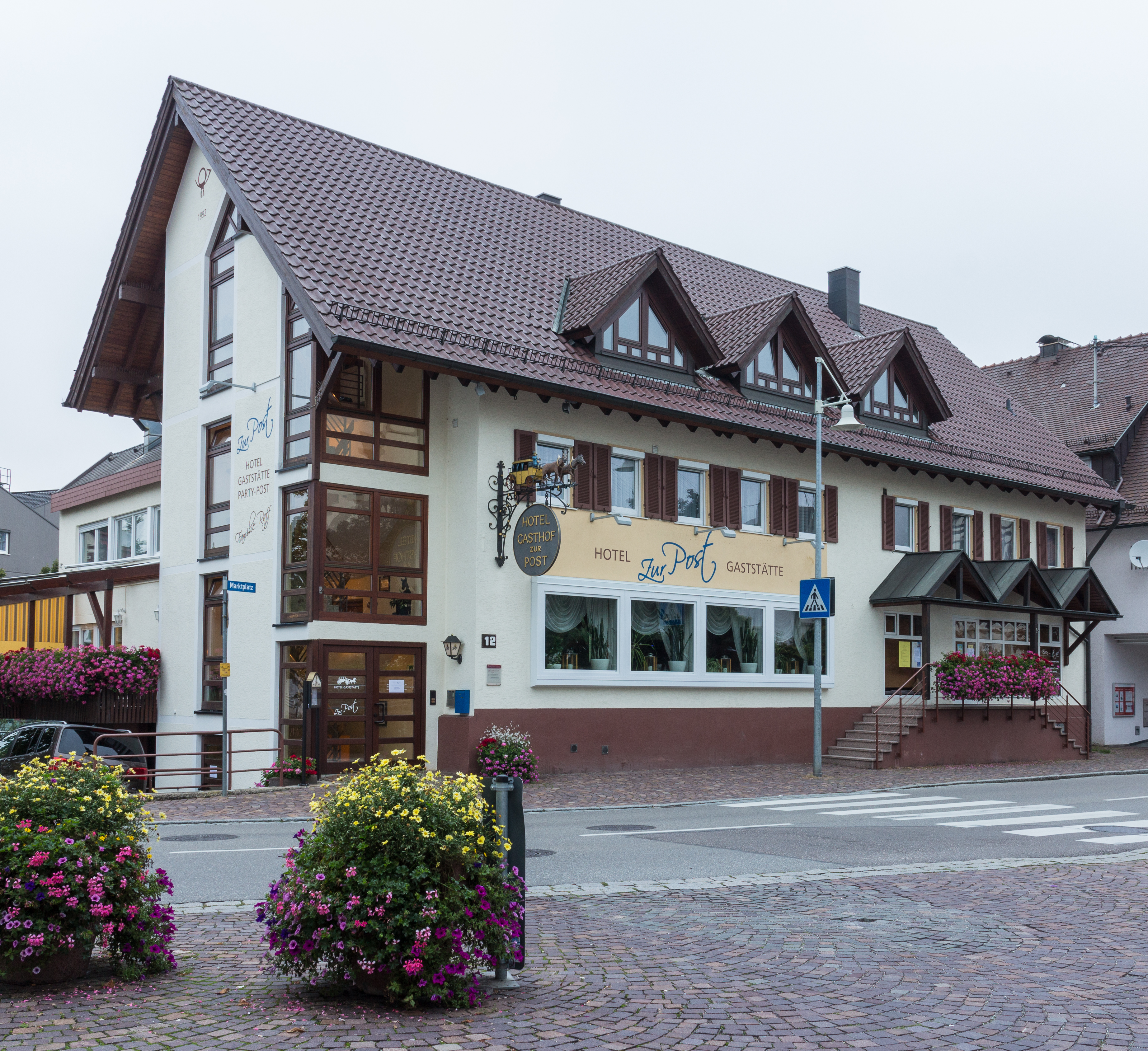 Weilheim an der Teck. Hotel Gaststätte zur Post, Marktpl. 12, 73235 (Nationales Denkmal) 01