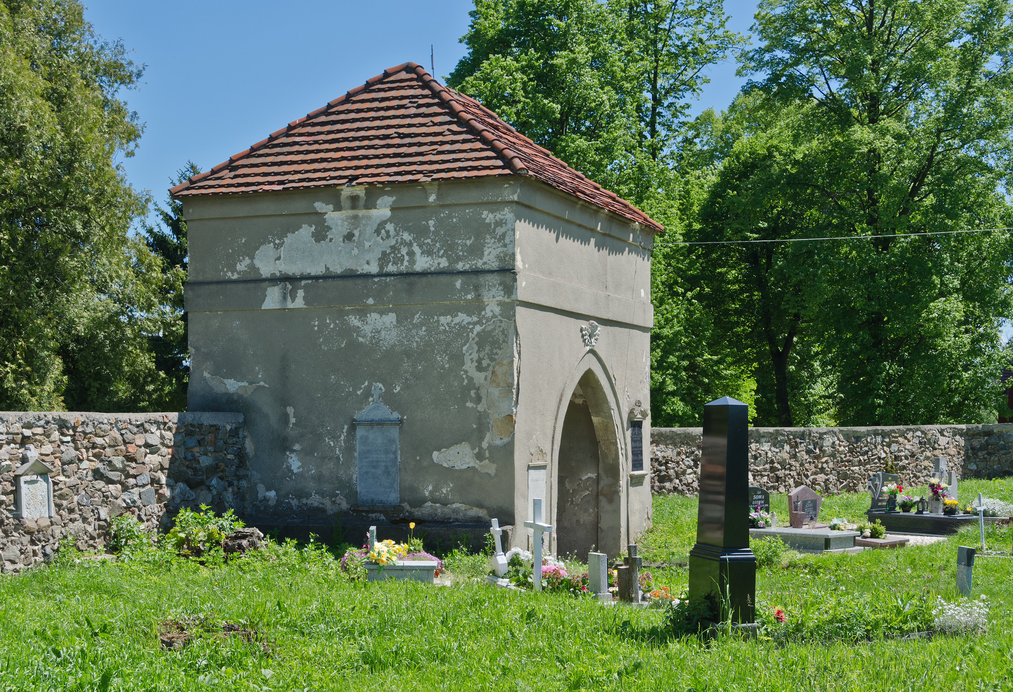 2014 Jaszkowa Dolna, kaplica cmentarna 16