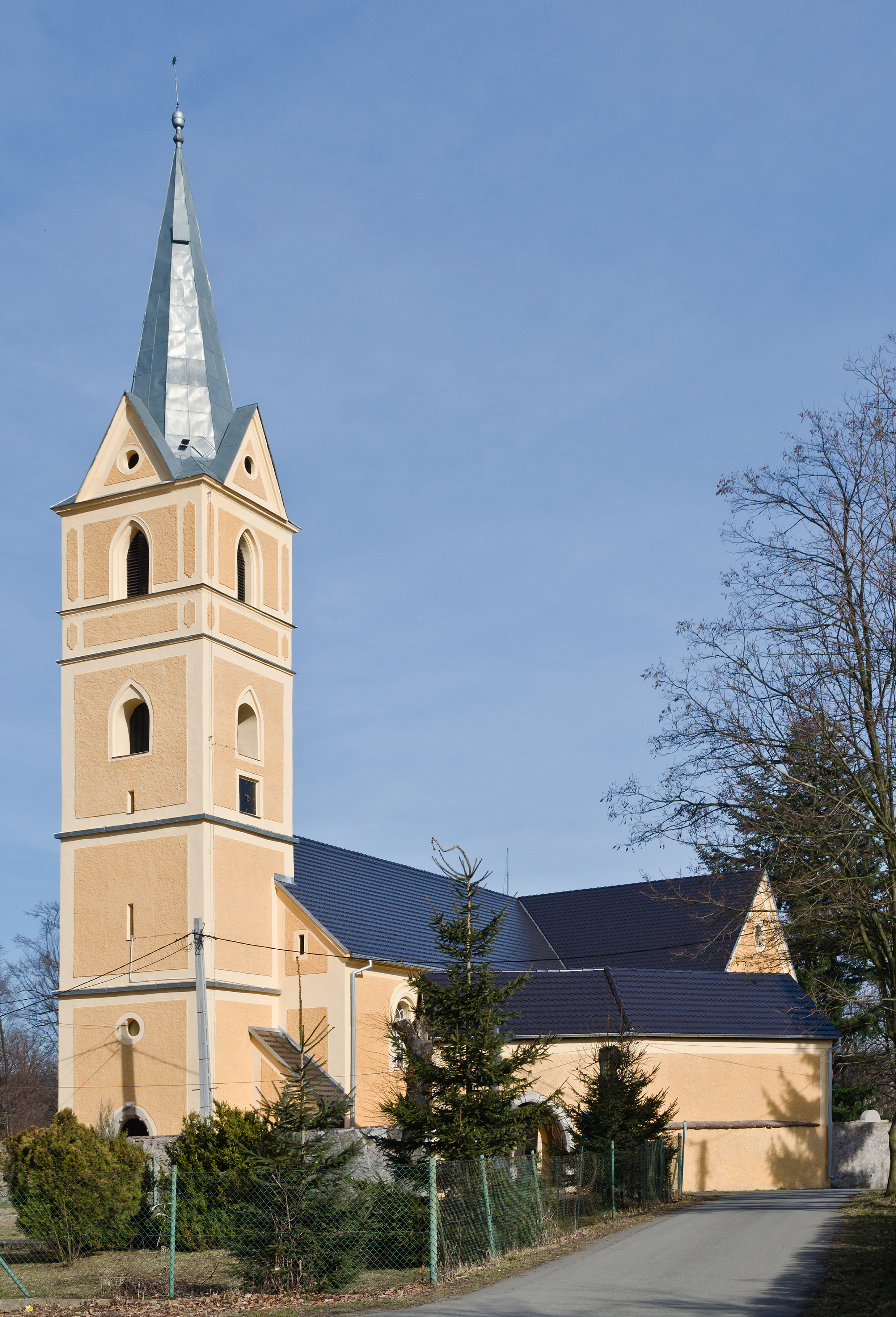 2014 Piszkowice, kościół św. Jana Chrzciciela 01