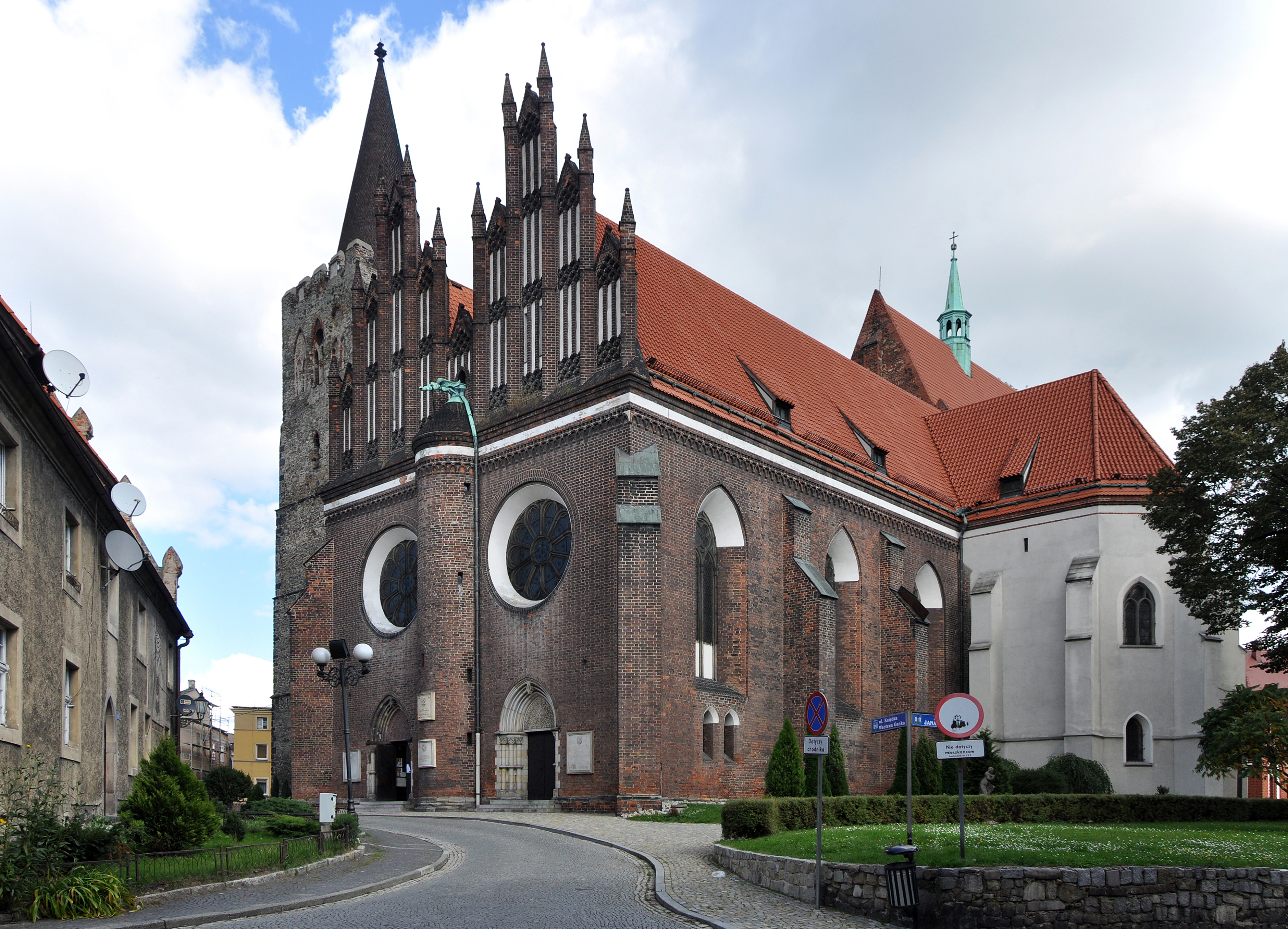 2014 Ziębice, kościół św. Jerzego 01
