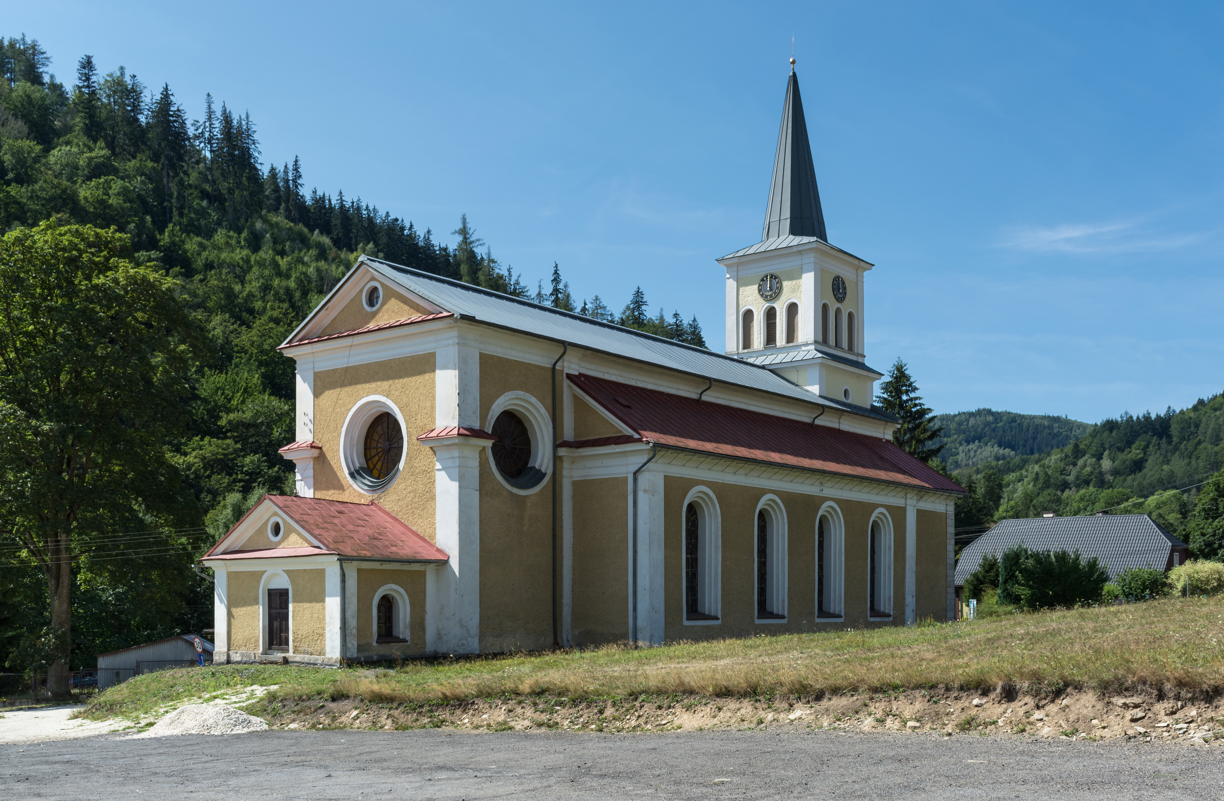 2015 Kościół św. Marii Magdaleny w Wójtowicach 01