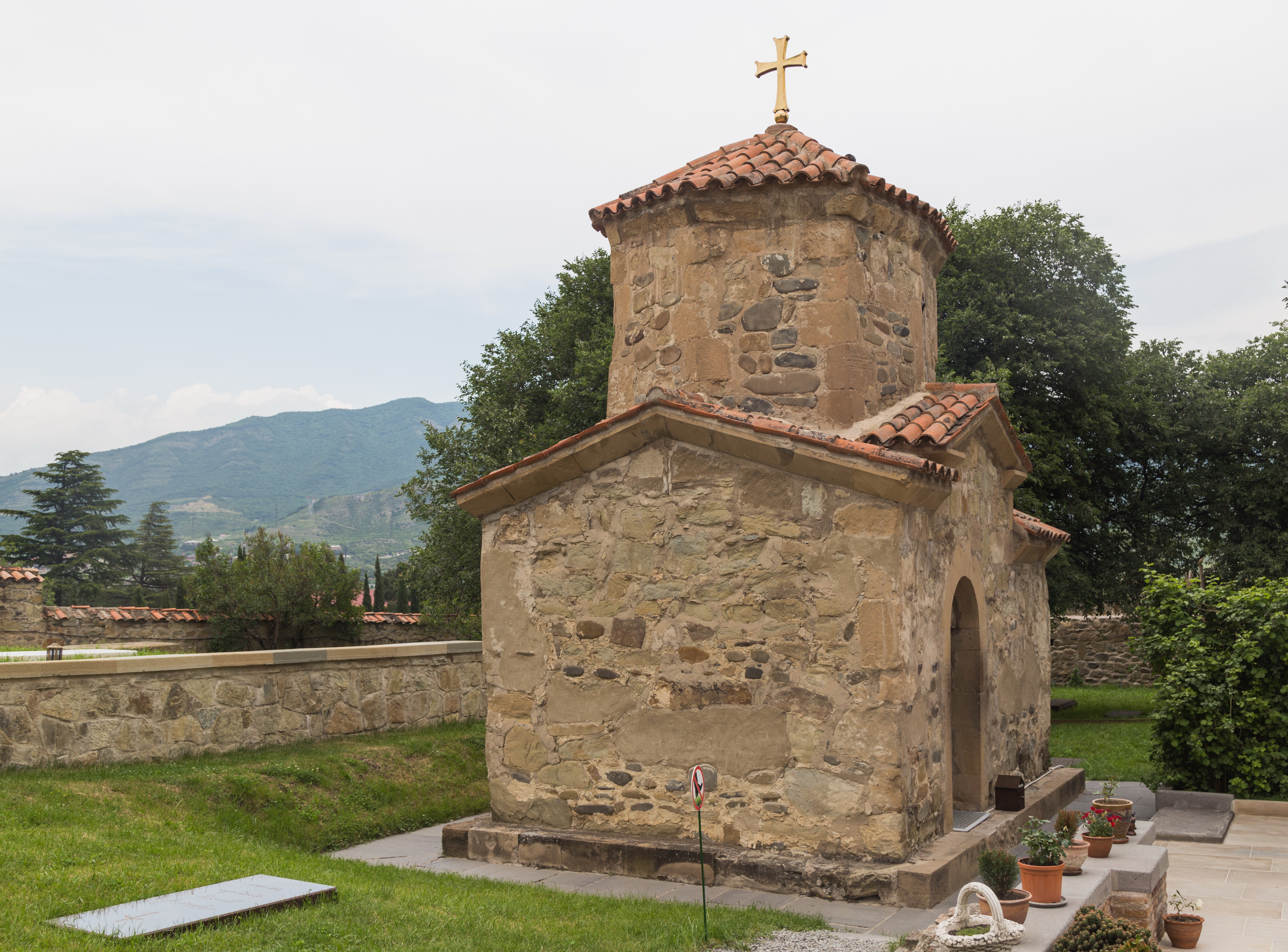 2016 Mccheta, Klasztor Samtawro, Cerkiew św. Nino (03)