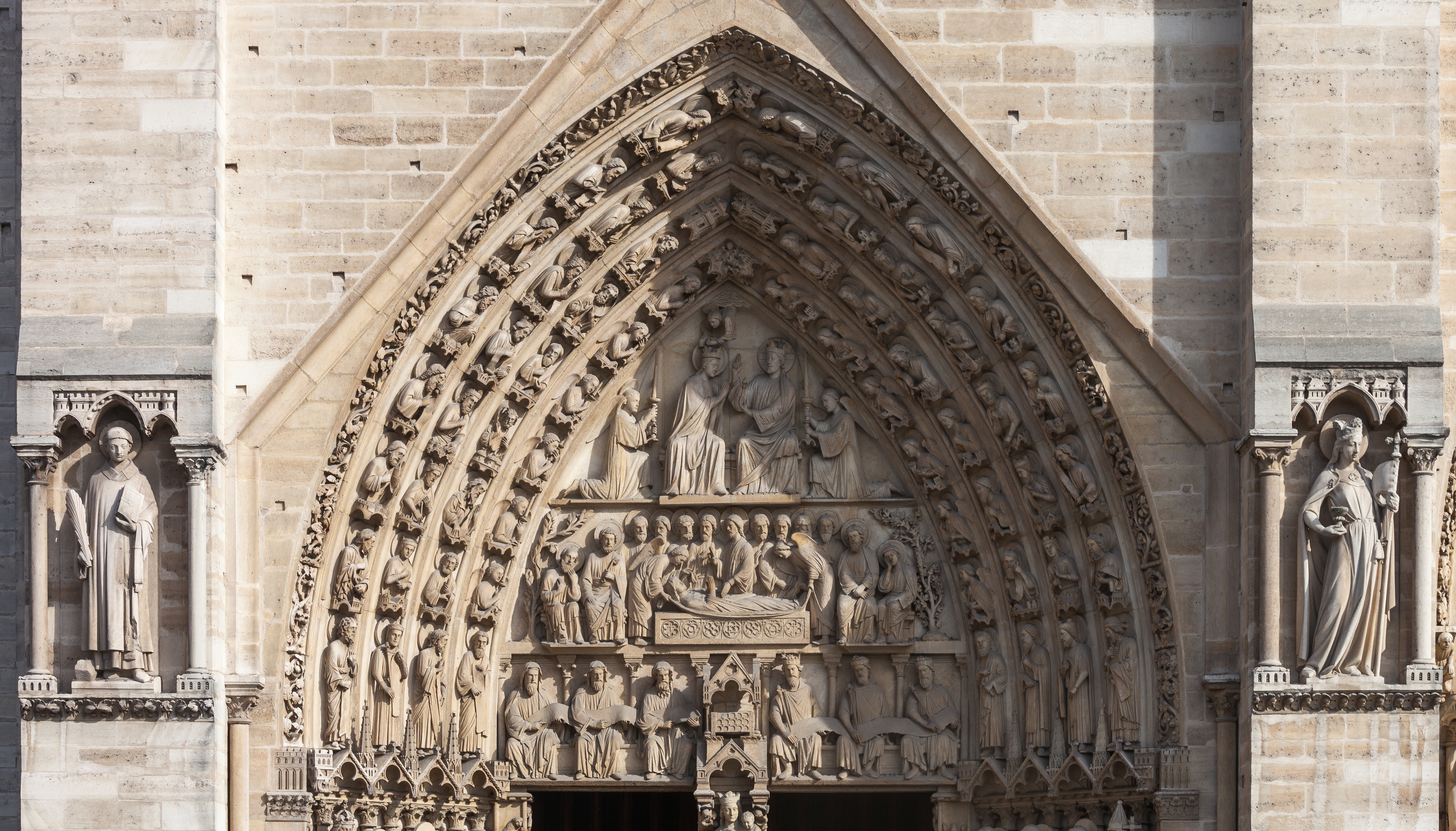 2017. Portail Sainte Anne of Notre-Dame de Paris'1