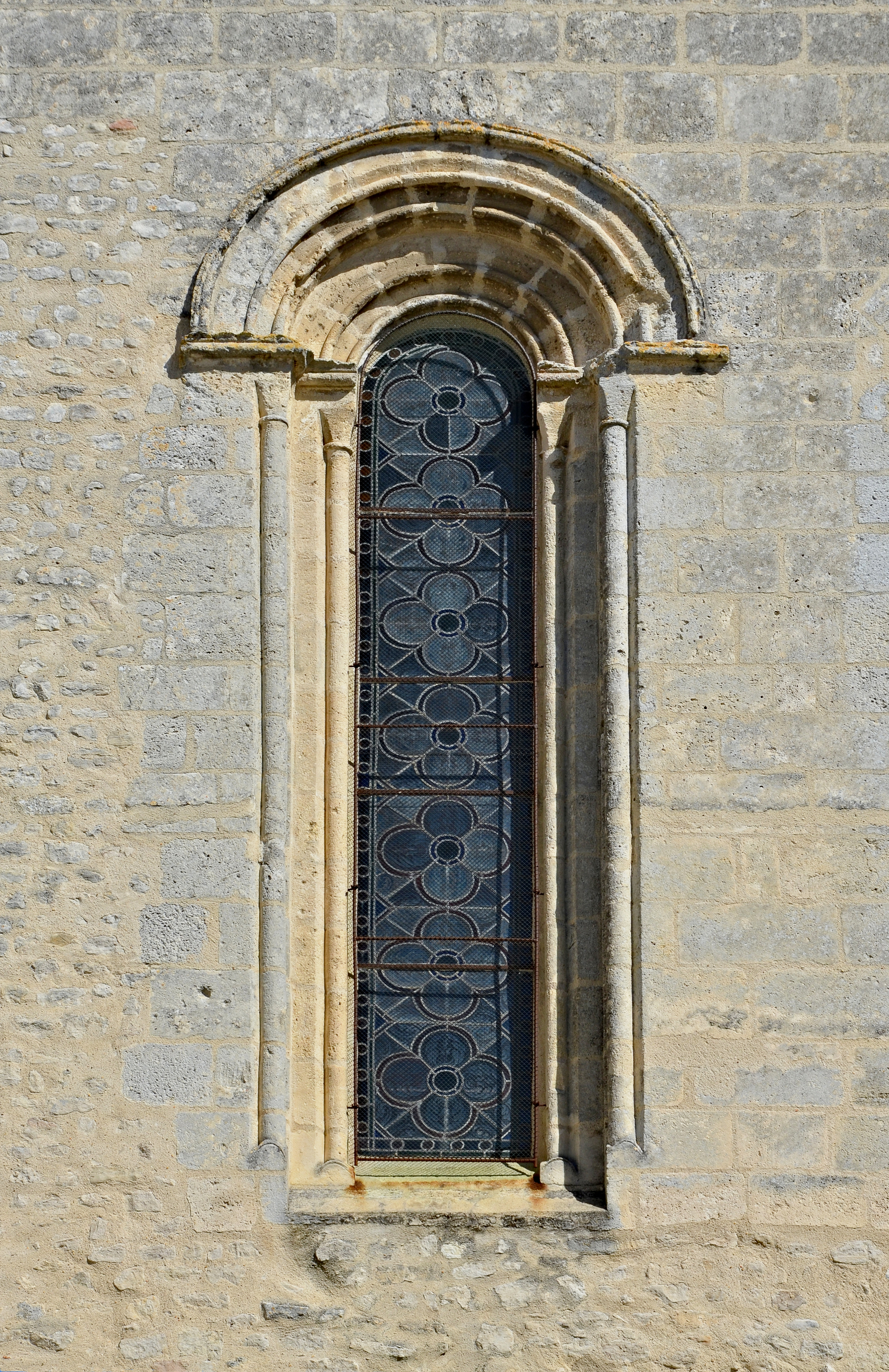 Bassac 16 Abbaye Fenêtre du chœur 2014