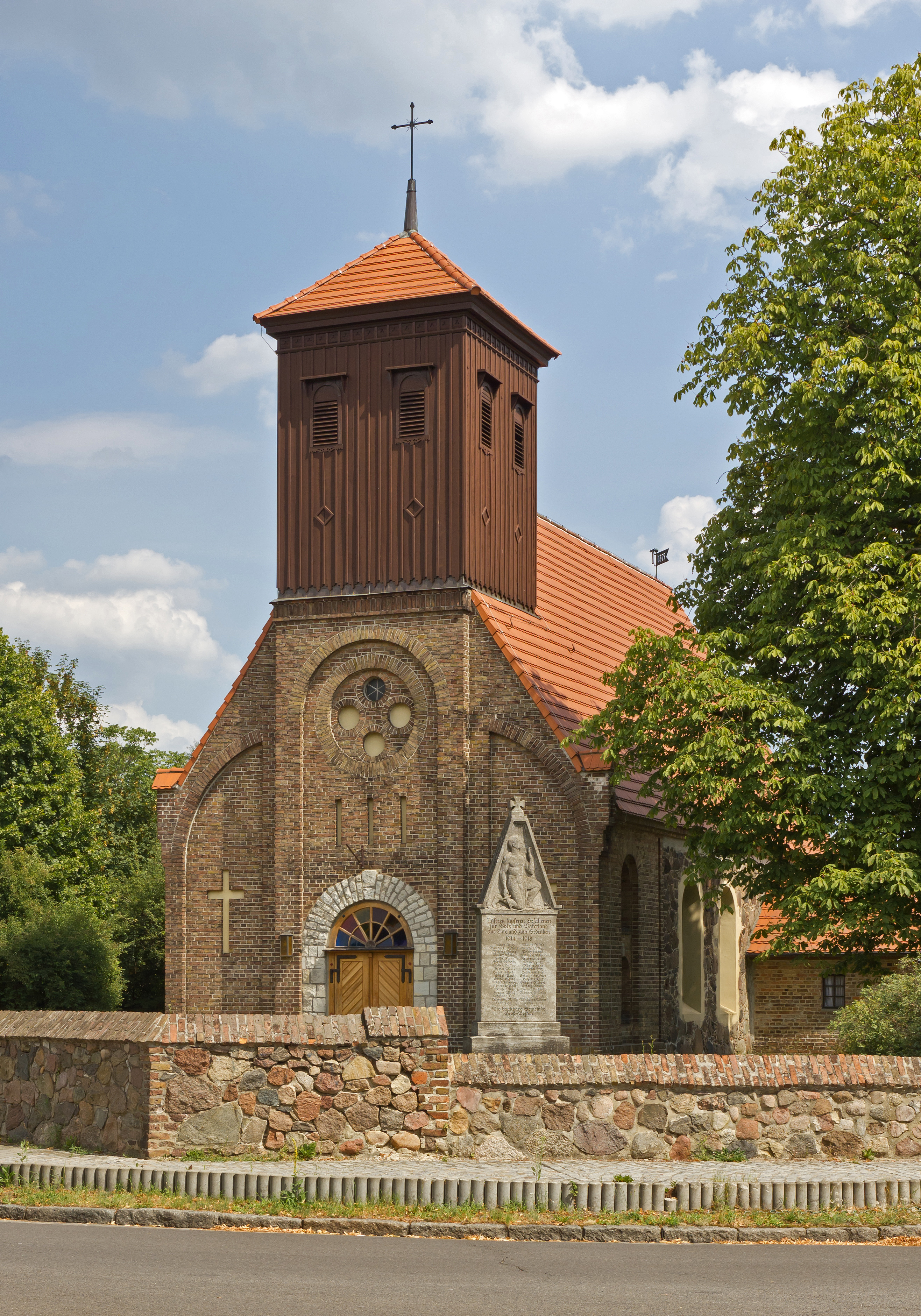 Bestensee 08-13 Dorfkirche