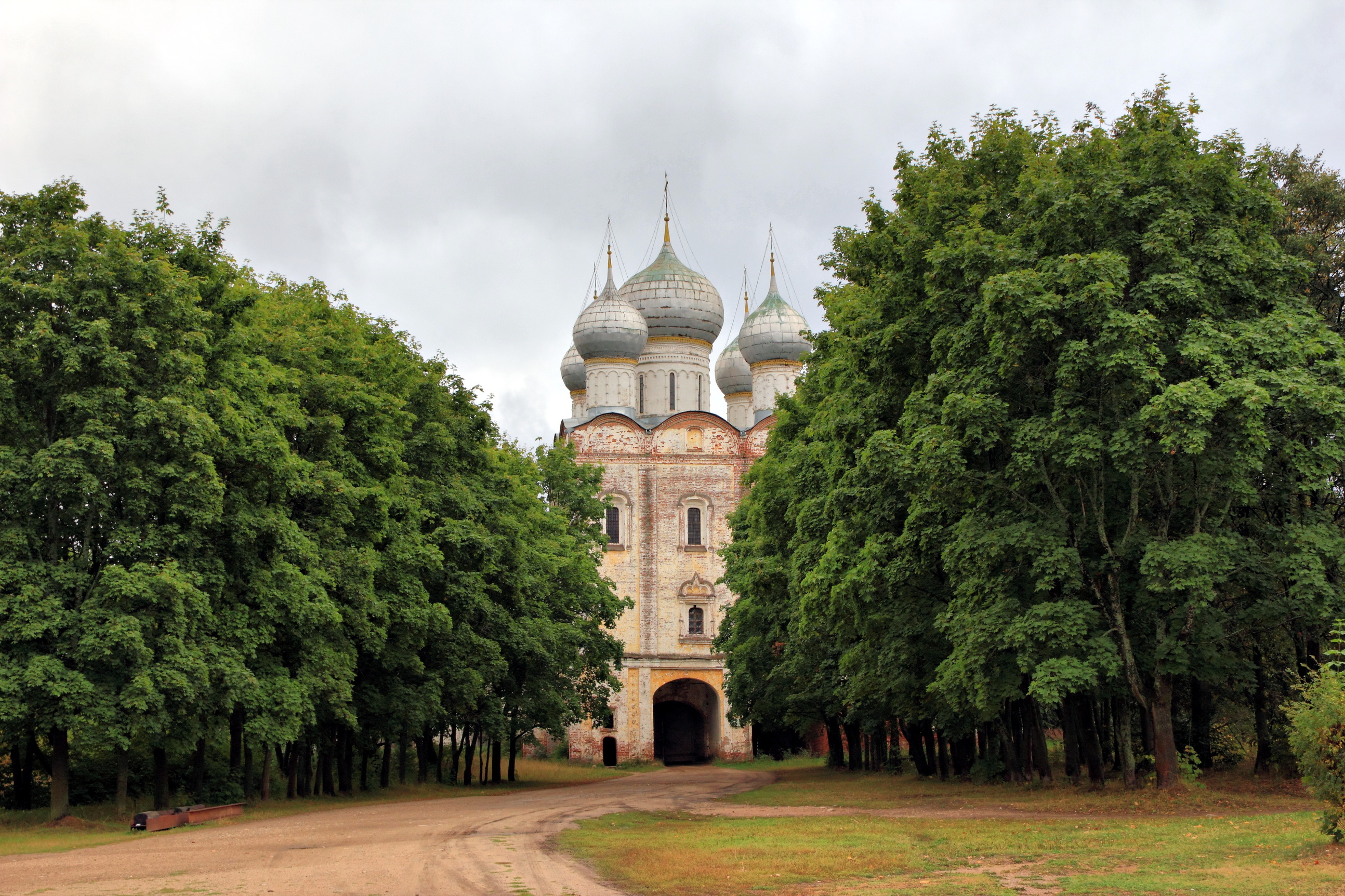 Borisoglebsky Borisoglebsky Monastery The gate church of Saint Sergius IMG 1185 1725