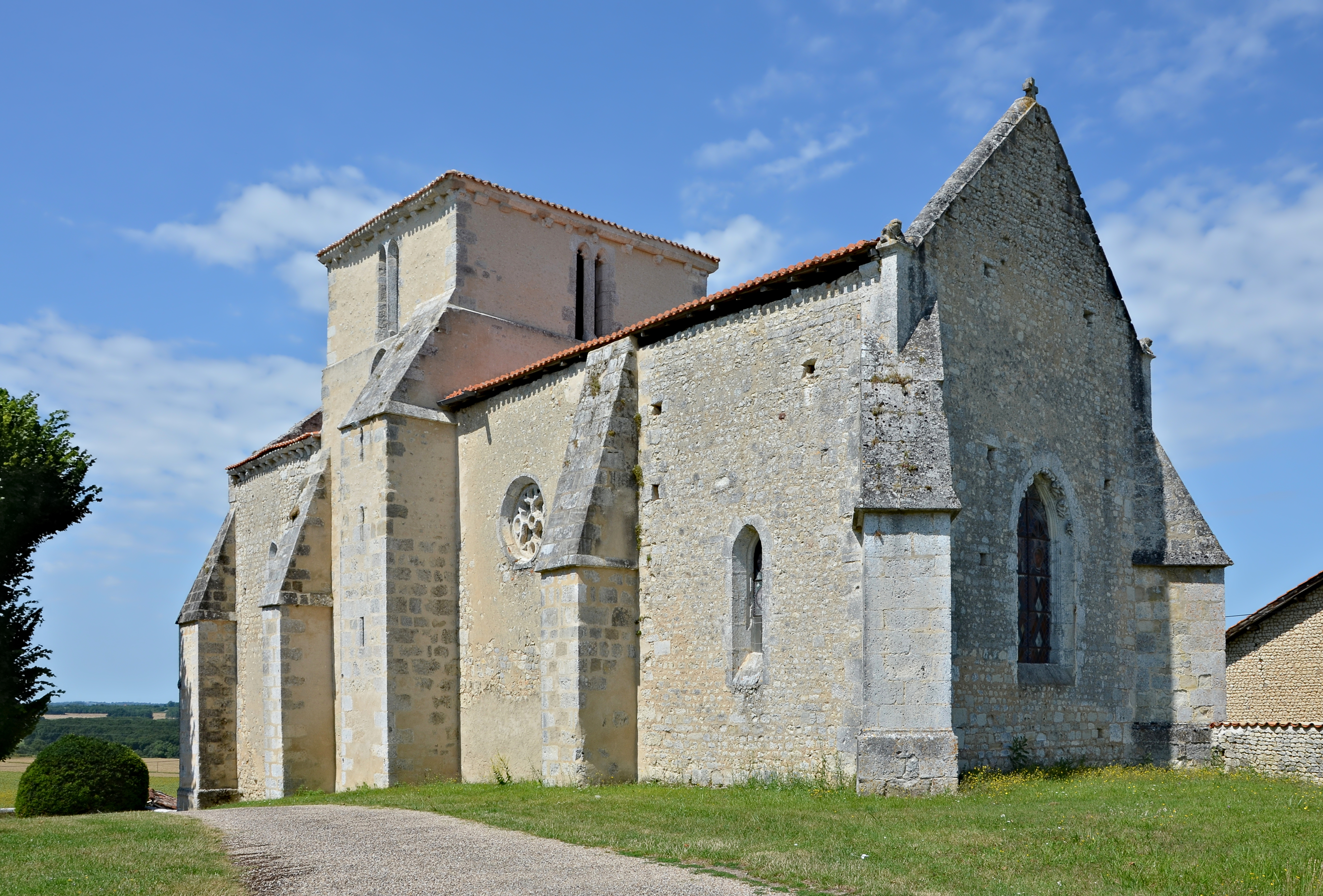 Brie-sous-Barbezieux Église Vue sud-est 2013