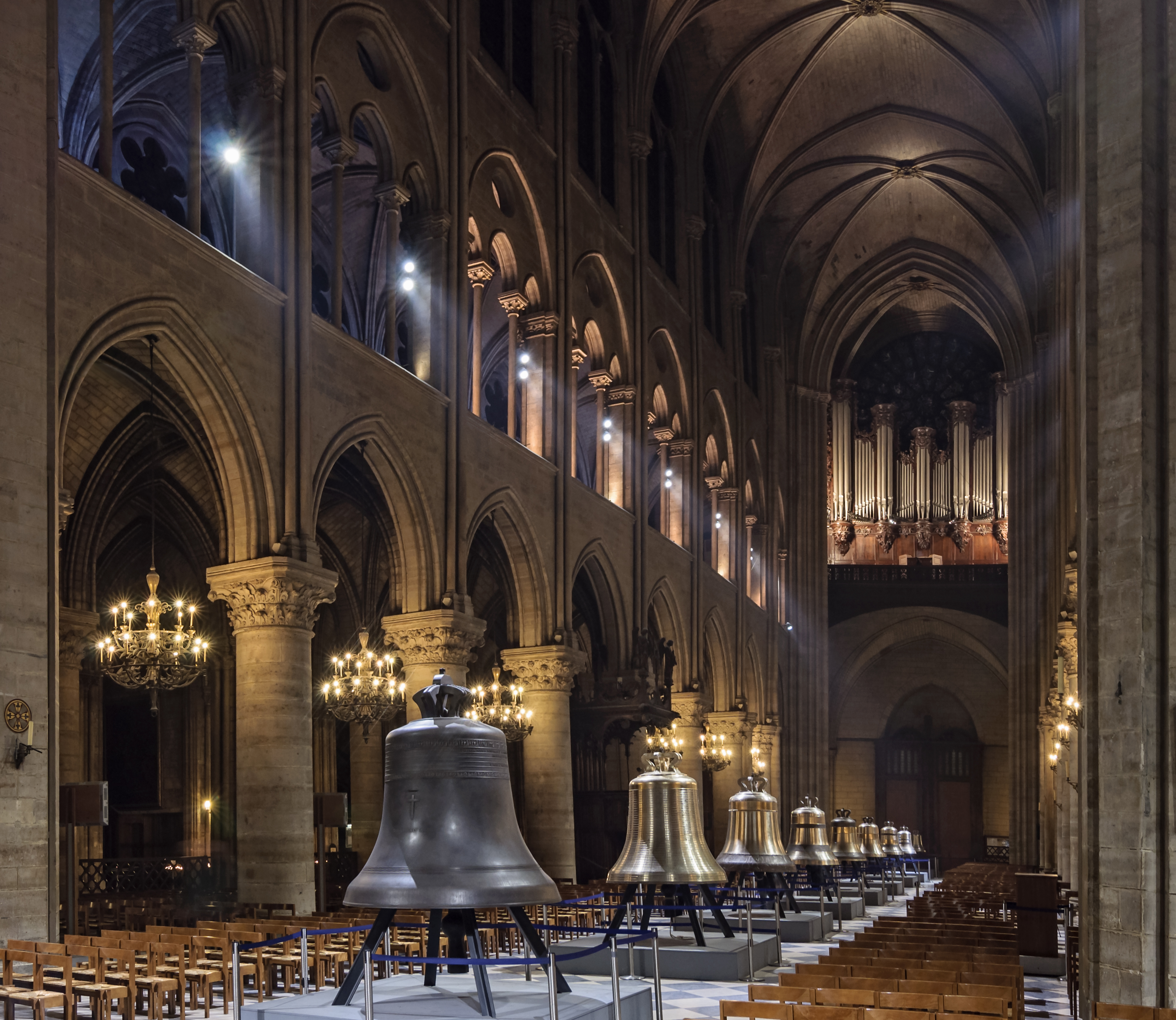 Cathedrale Notre-Dame de Paris nef nouvelles cloches