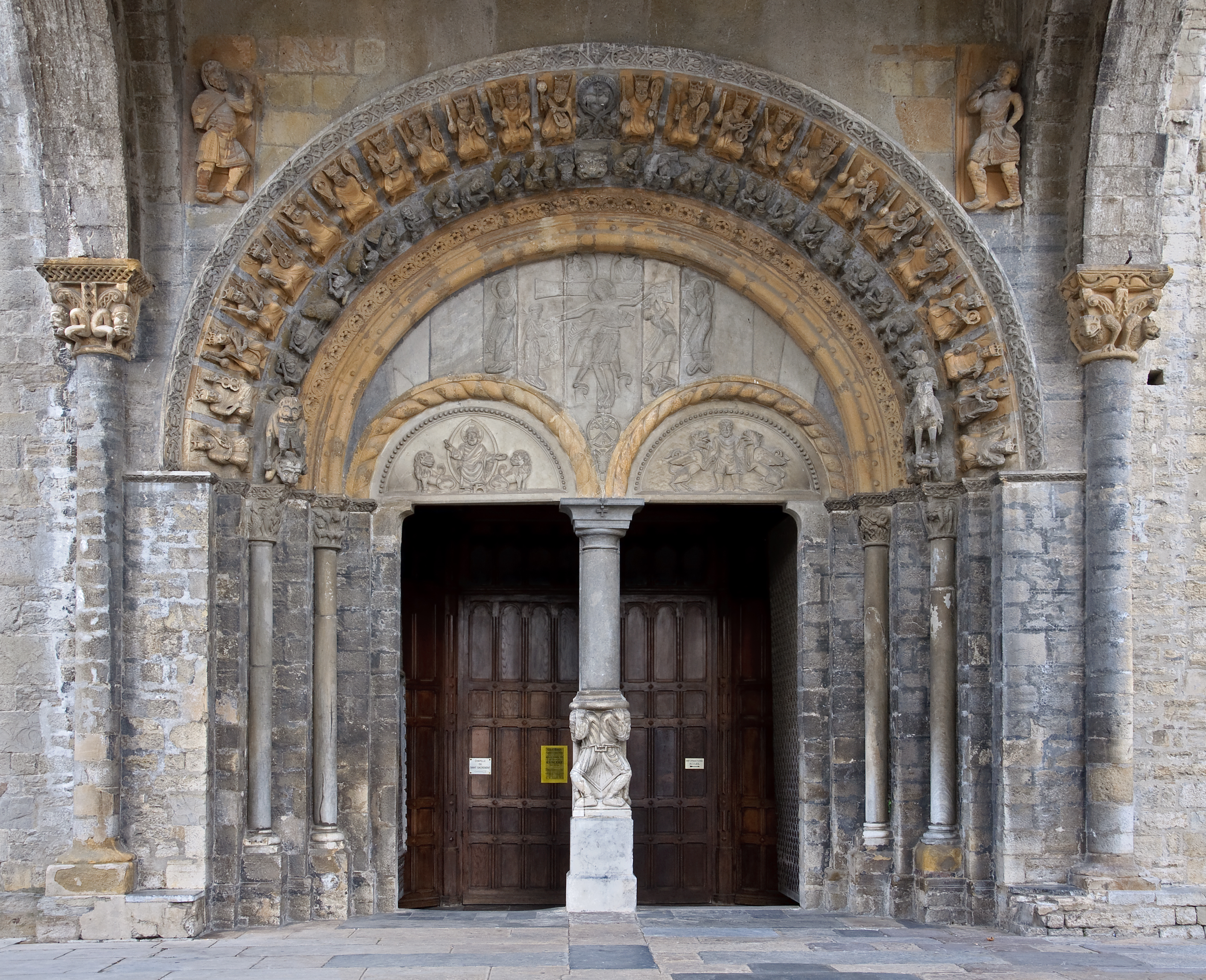 Cathedrale Sainte-Marie Oloron portail