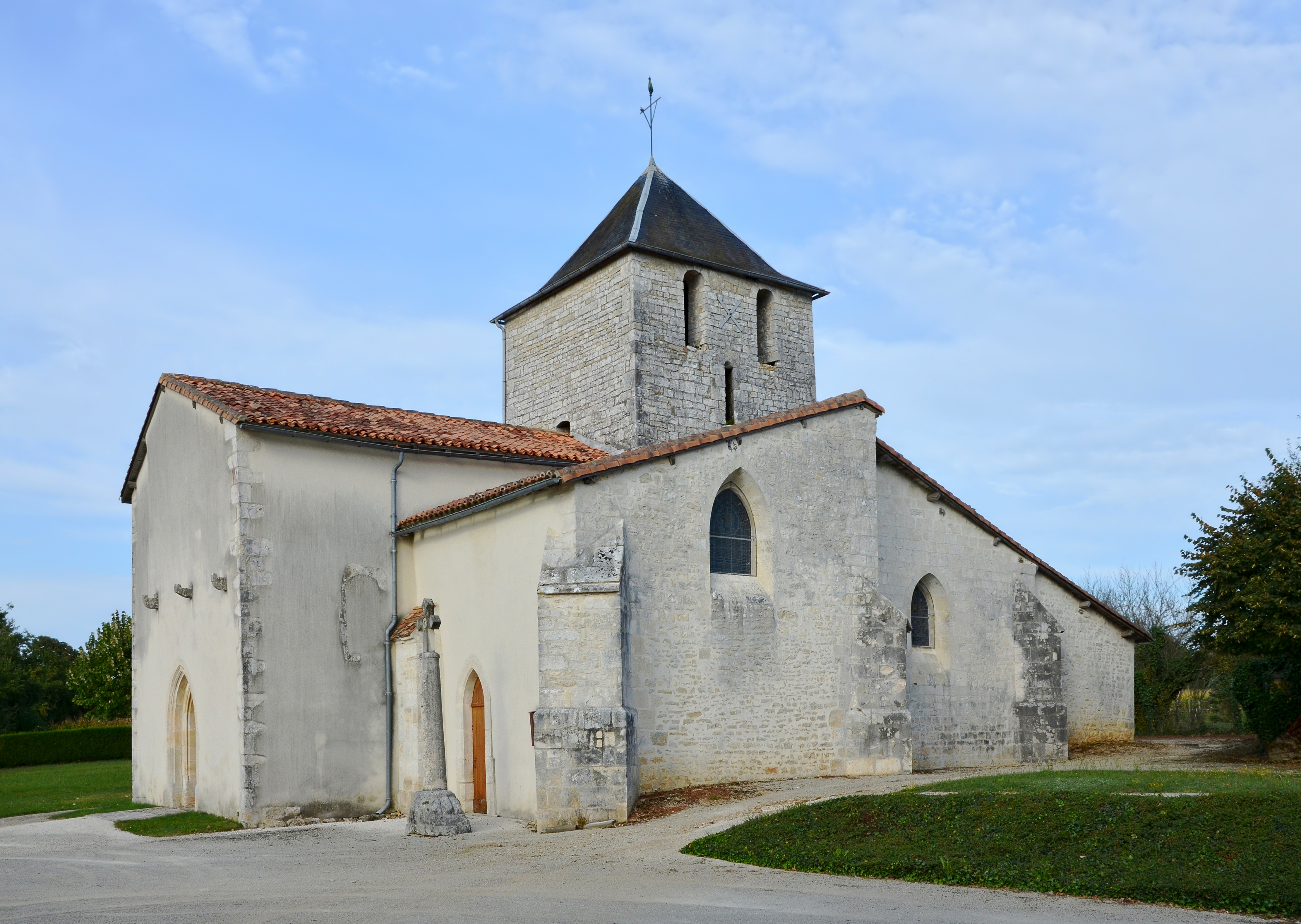 Chenommet 16 Église St-Pierre vue WSW 2014