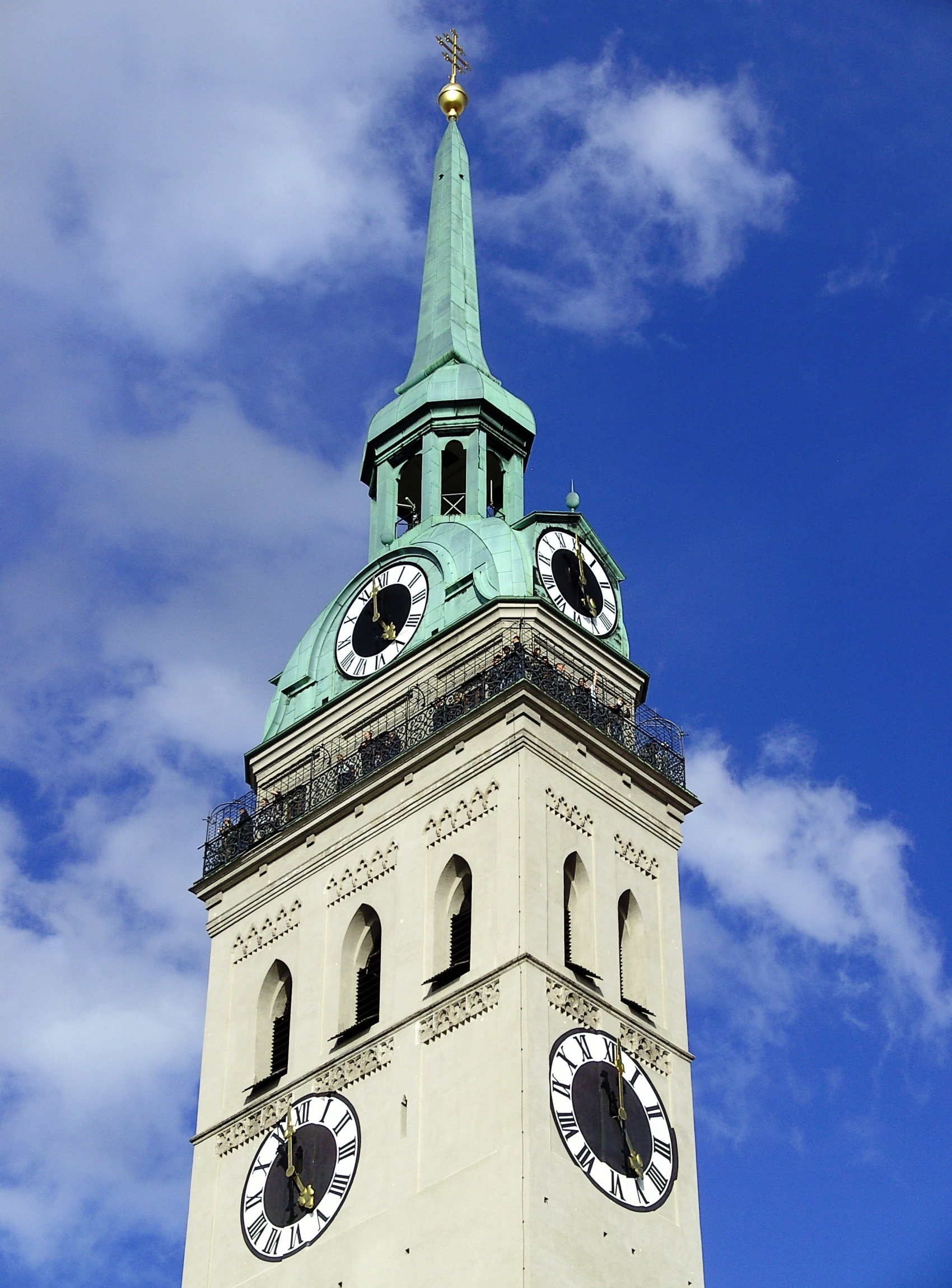 Detail des Kirchturms St. Peter