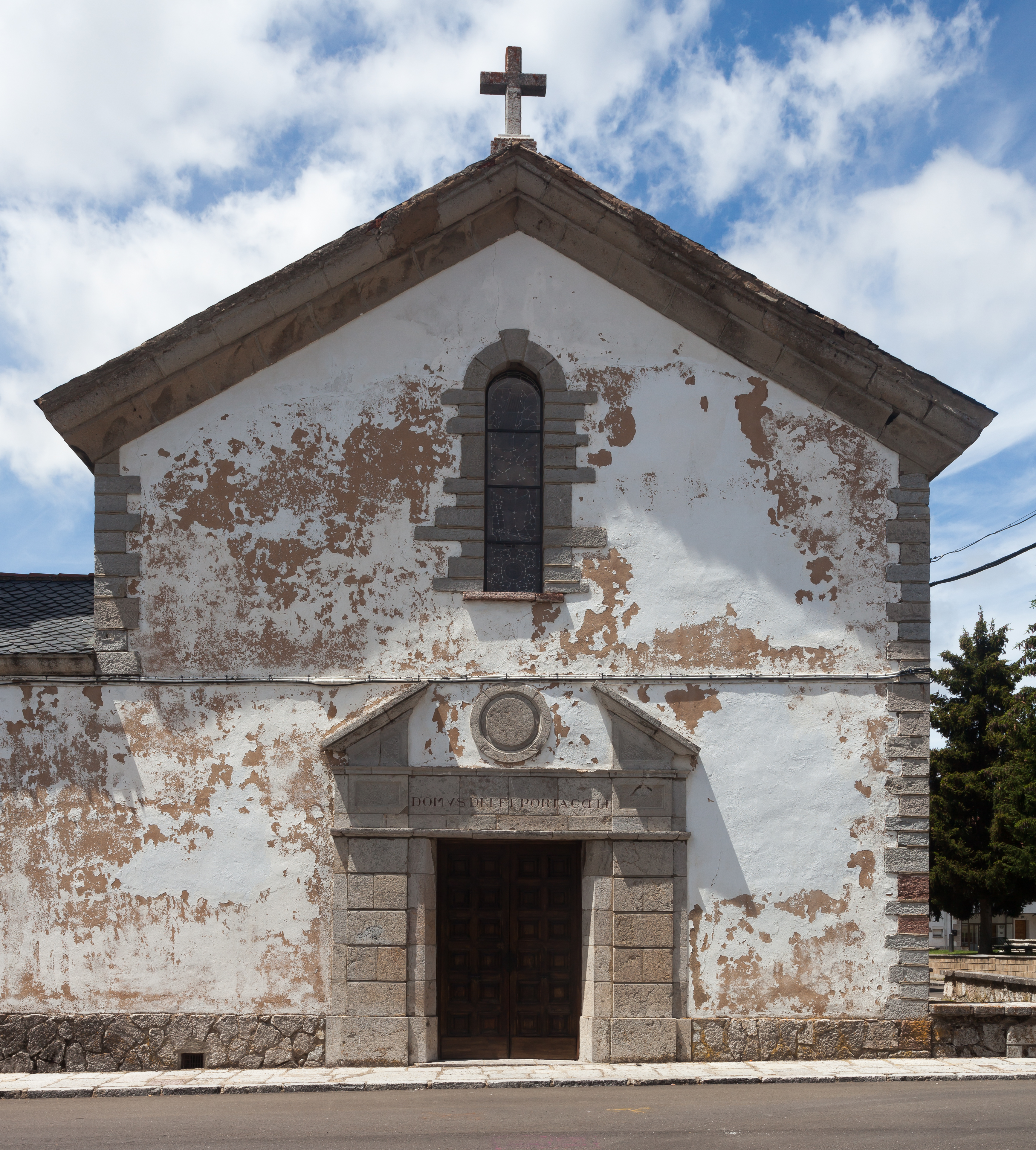 Entrada da igrexa de Villamanín de la Tercia. León-15
