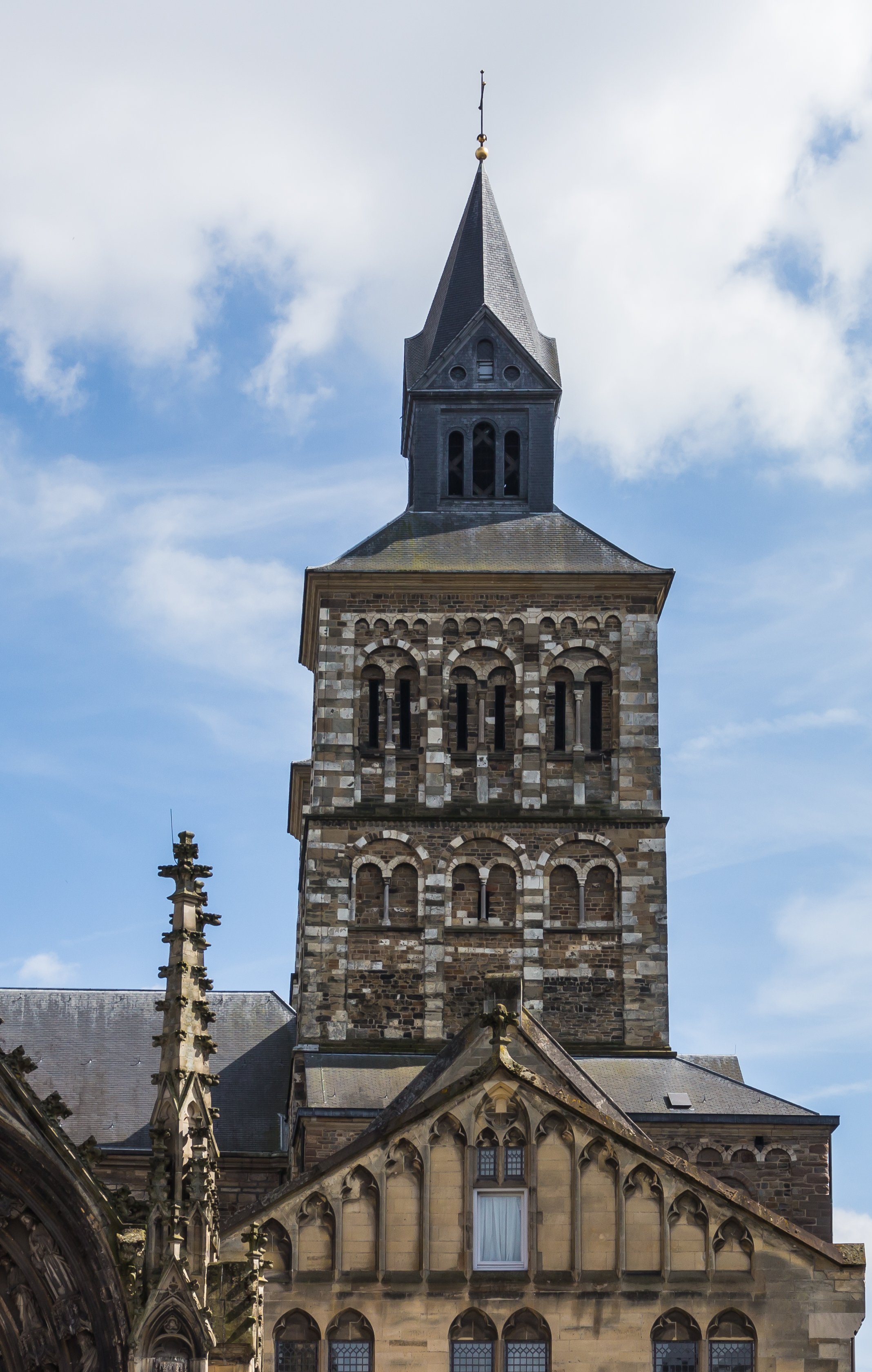 Gedeelte van Basiliek van Sint Servaas in Maastricht, provincie Limburg in Nederland 01