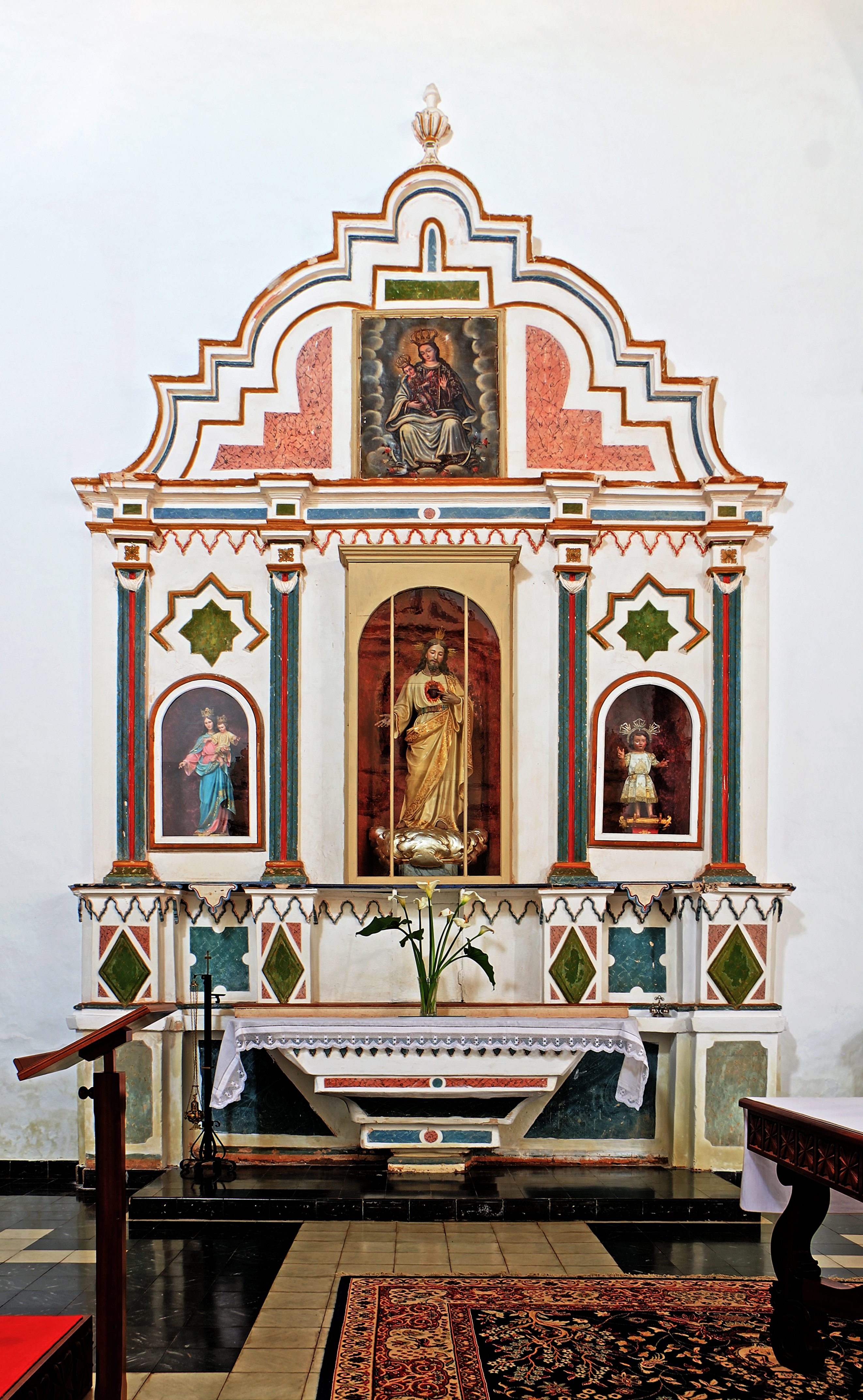 Iglesia de Nuestra Señora de la Antigua - side altar cr