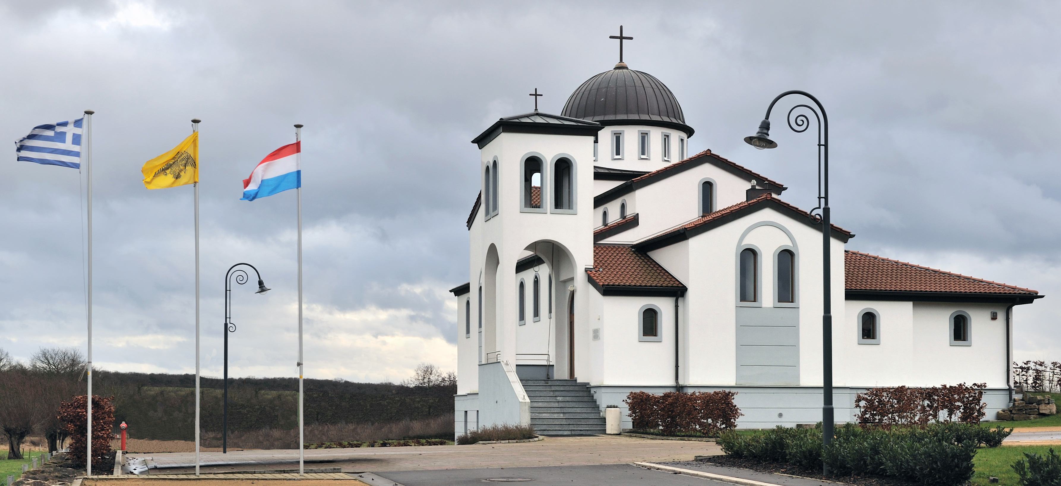 Luxemb Weiler-la-Tour, Greek Orthodox Church with flags