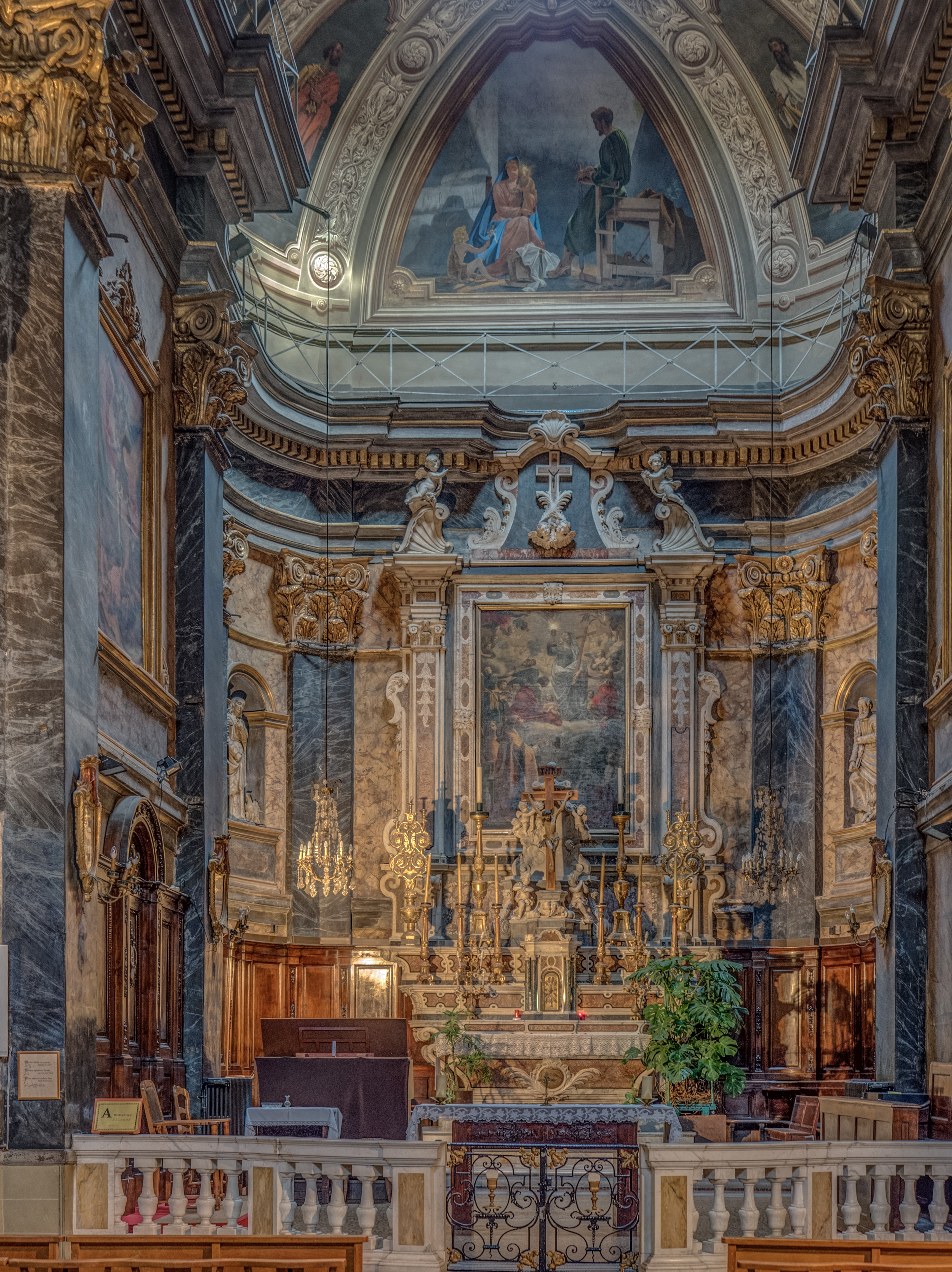 Nizza-altar-church-4081216-HDR