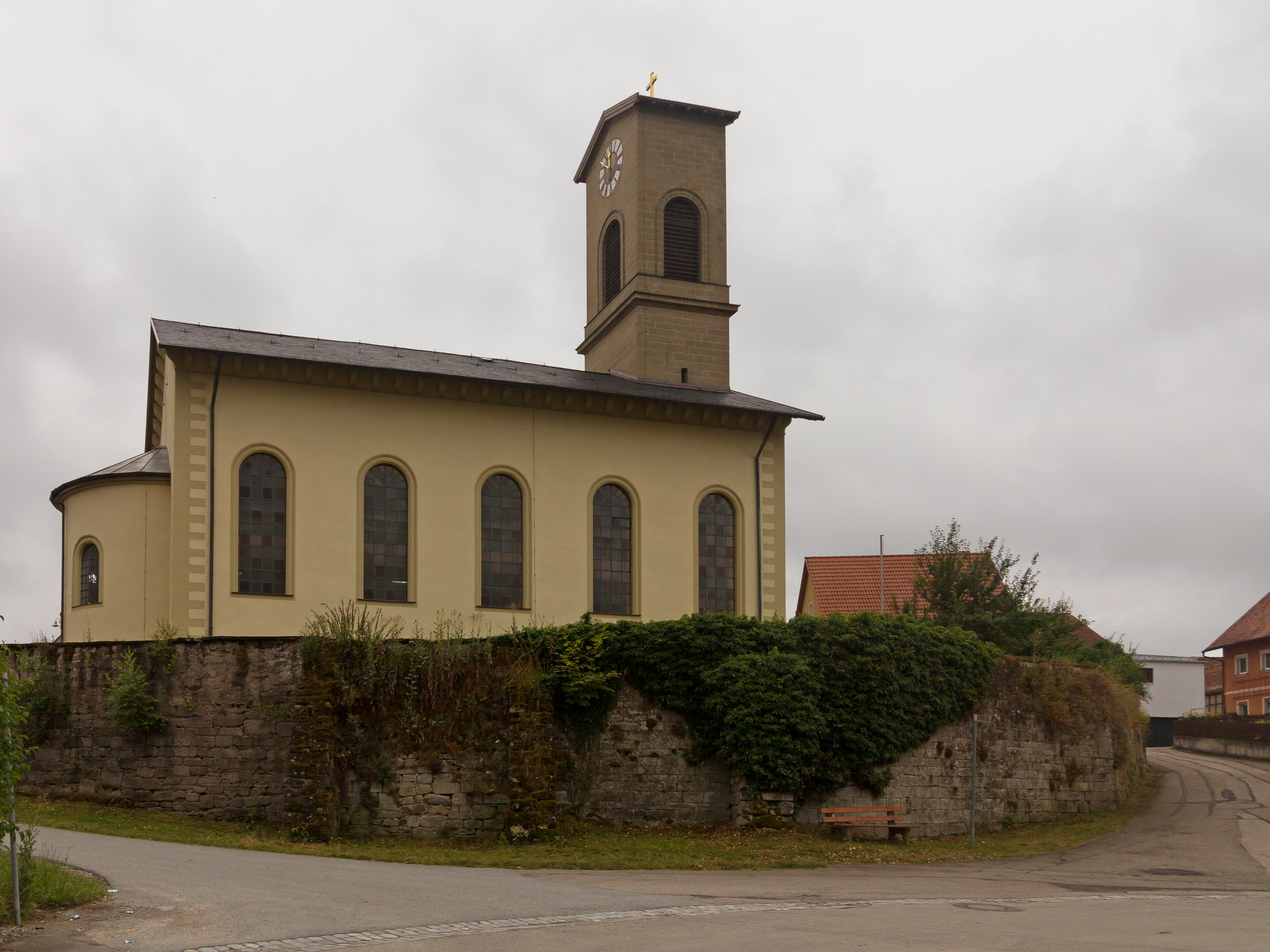 Oberdachstetten, die evangelisch-lutherische Pfarrkirche Sankt Bartholomäus D-5-71-183-1 foto6 2016-08-05 11.47