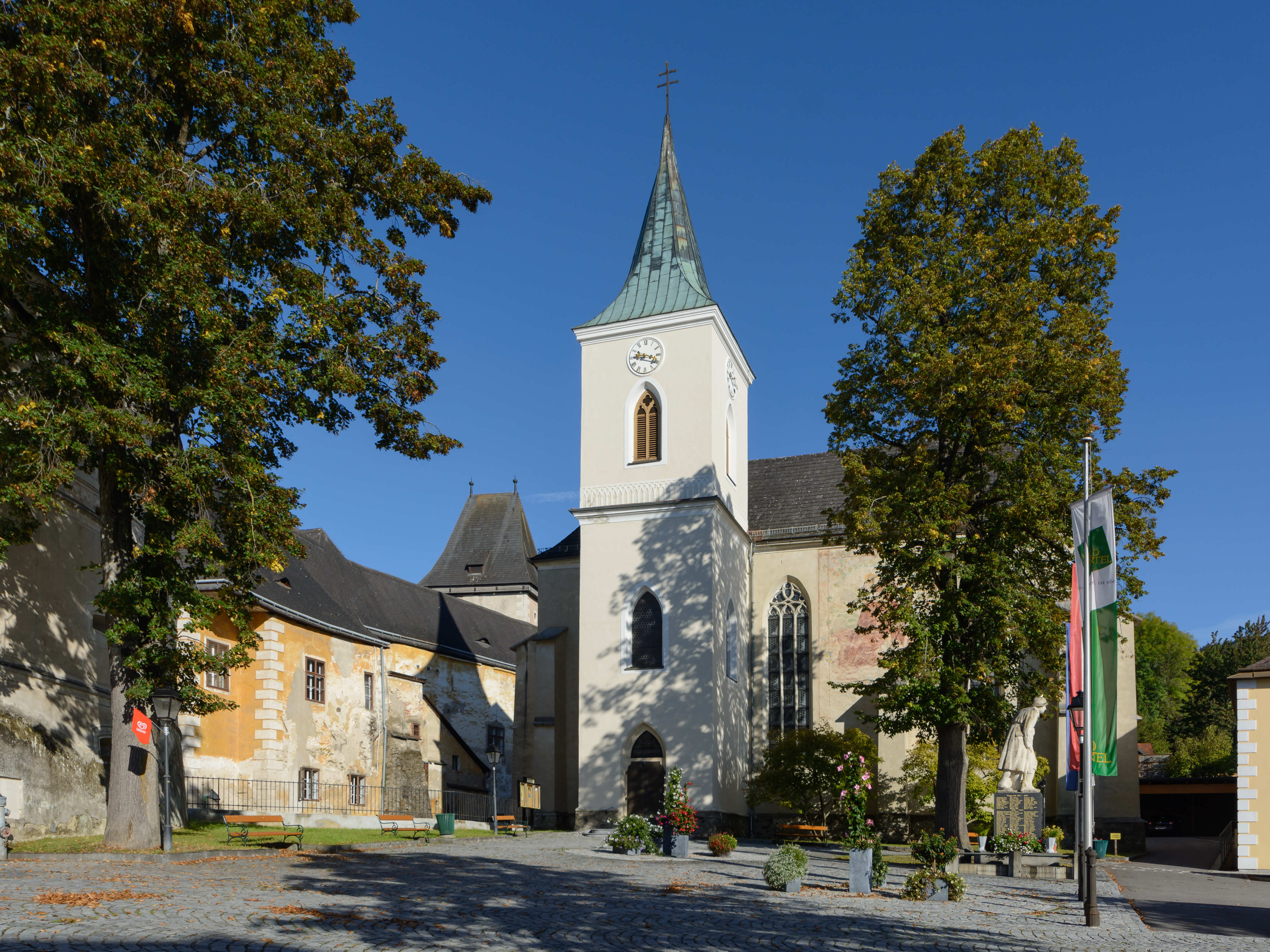 Pöggstall Pfarrkirche Südfront 02