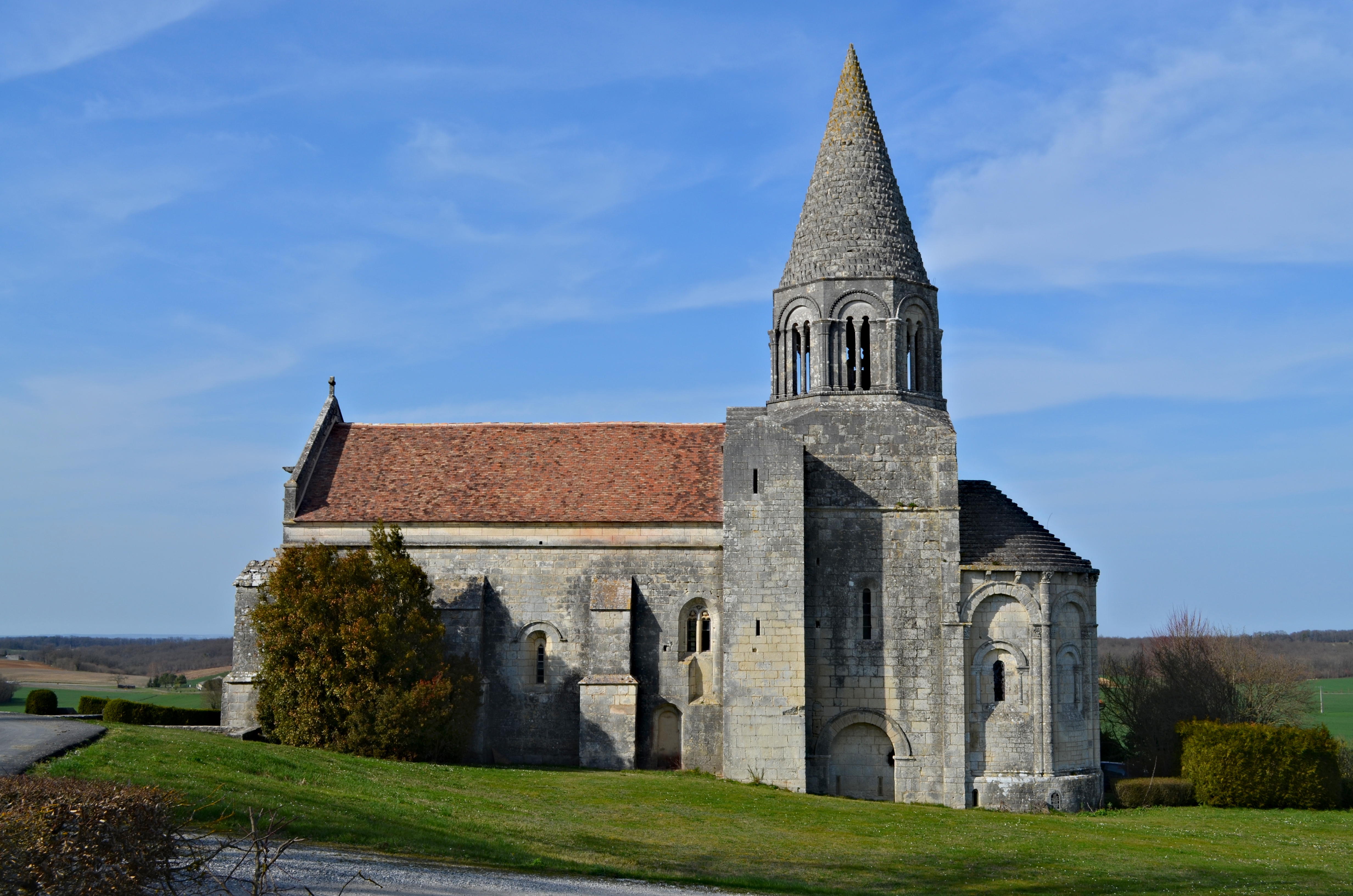 Plassac-Rouffiac 16 Église Vue sud 2013