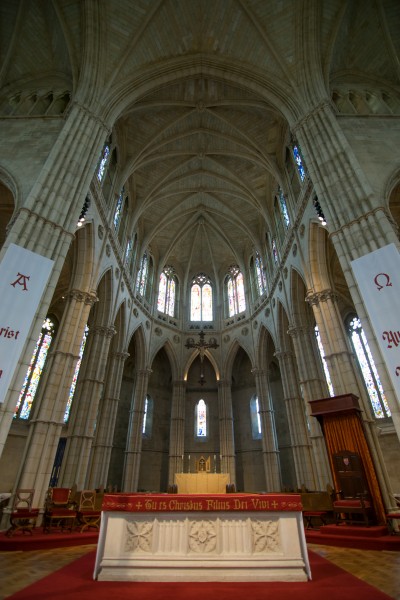 2017-05 Interior of Arundel Cathedral 02