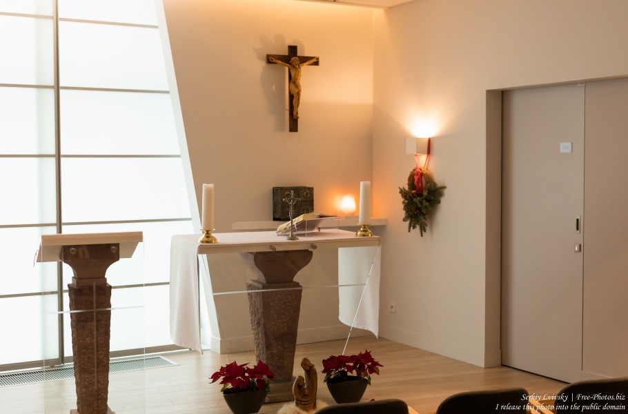 a chapel in Warsaw airport photographed in January 2020 by Serhiy Lvivsky, picture 4