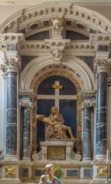 Chiesa San Giovanni in Bragora altare con Pieta Venezia