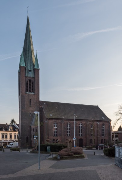 Gnadenkirche-Mülheim-Heißen-Nordseite-2016
