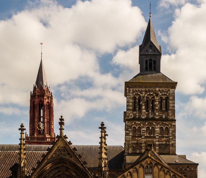 Kerktorens van Sint Jan en Sint-Servaas in Maastricht, provincie Limburg in Nederland