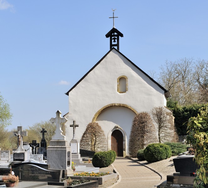 Luxembourg Hostert Niederanven cemetery chapel n