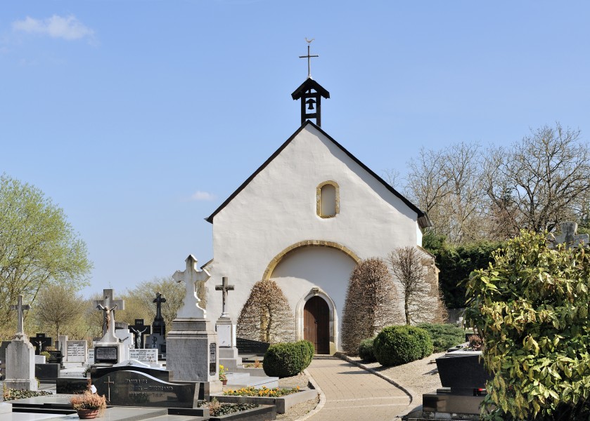 Luxembourg Hostert Niederanven cemetery chapel w